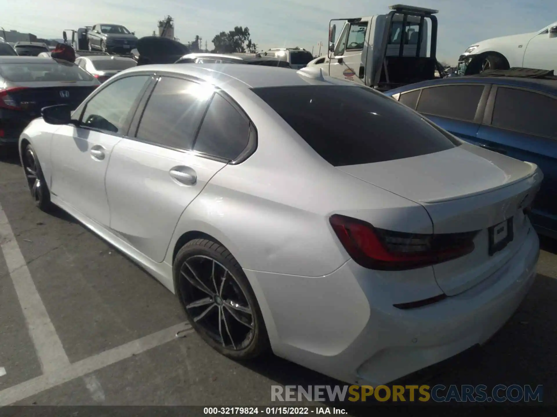 3 Photograph of a damaged car 3MW5R1J09N8C30422 BMW 3 SERIES 2022