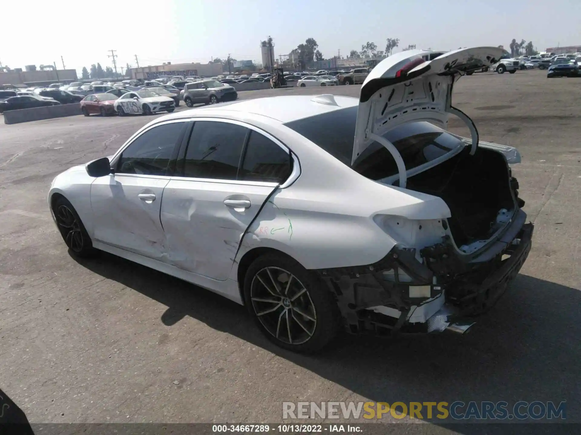 3 Photograph of a damaged car 3MW5R1J09N8C44028 BMW 3 SERIES 2022