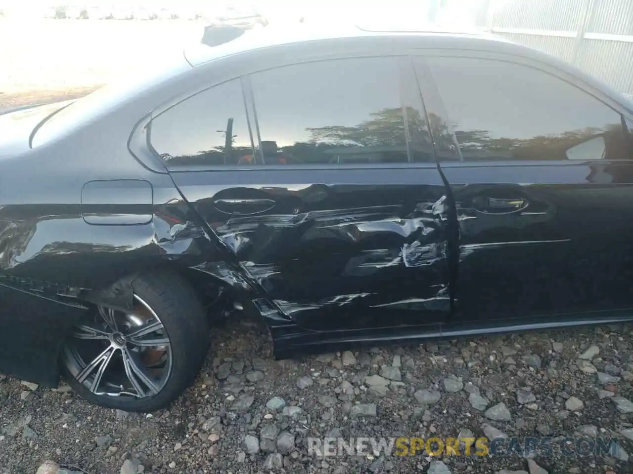 9 Photograph of a damaged car 3MW5R7J01N8C55608 BMW 3 SERIES 2022