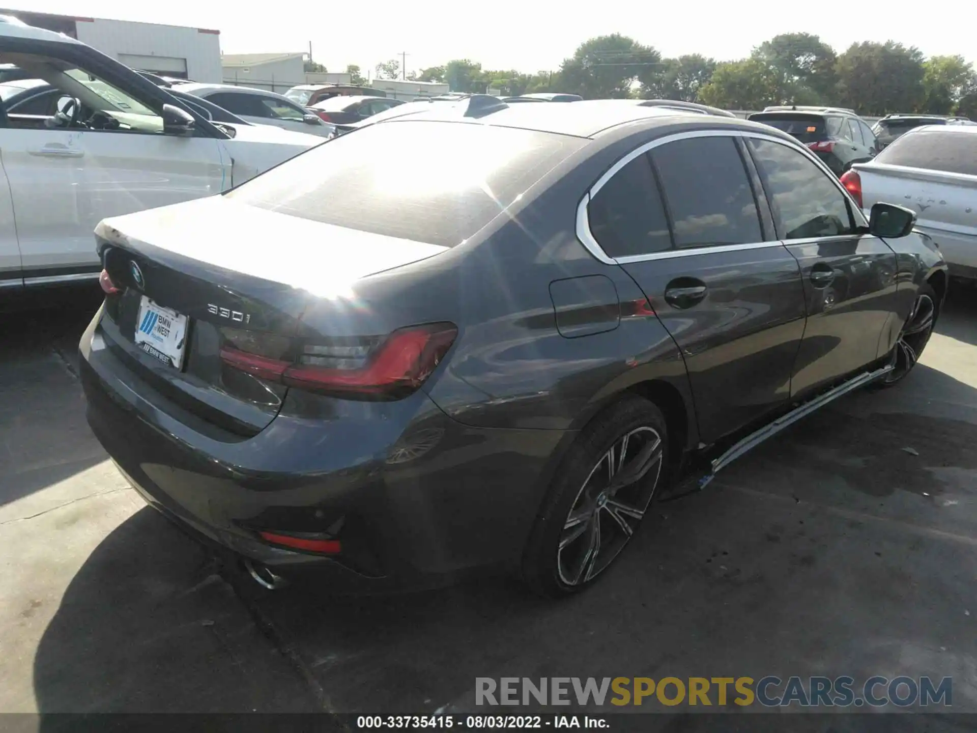 4 Photograph of a damaged car 3MW5R7J01N8C64275 BMW 3 SERIES 2022