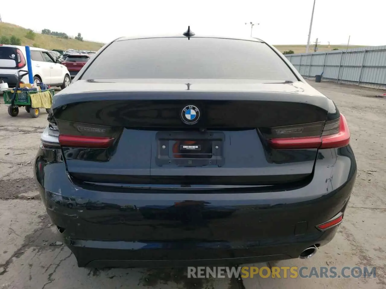 6 Photograph of a damaged car 3MW5R7J05N8C49732 BMW 3 SERIES 2022