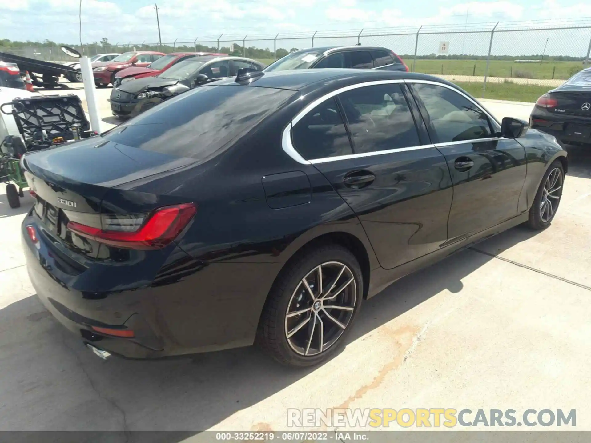 4 Photograph of a damaged car 3MW5R7J08N8C65732 BMW 3 SERIES 2022