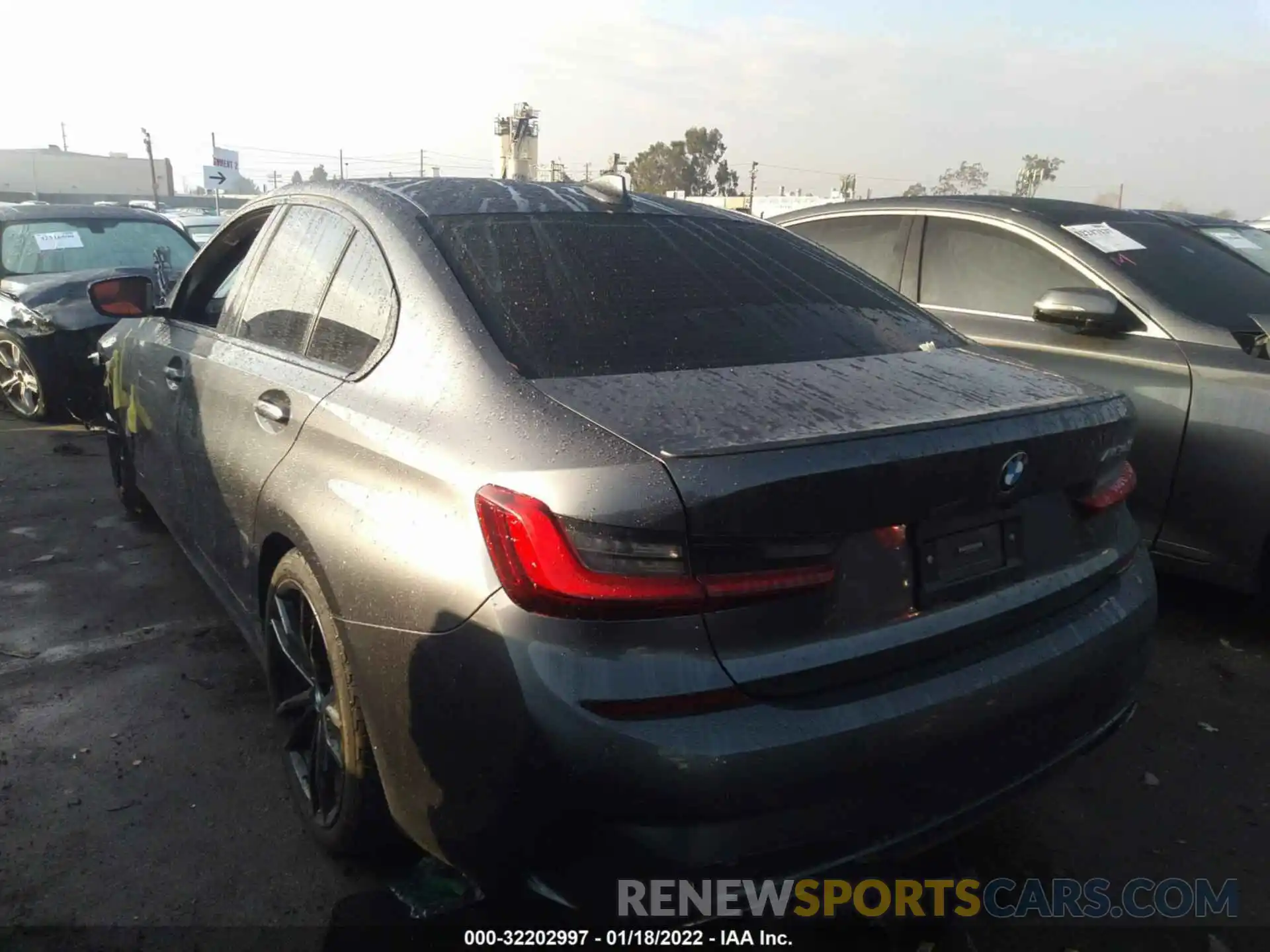 3 Photograph of a damaged car 3MW5U7J03N8C25072 BMW 3 SERIES 2022