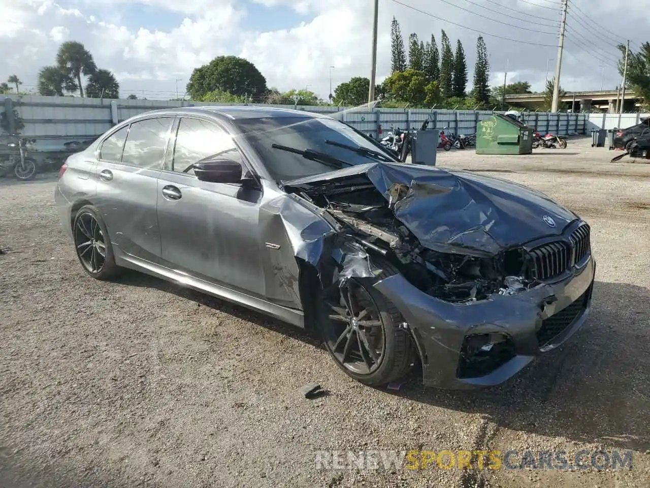 4 Photograph of a damaged car WBA5P7C02NFL66730 BMW 3 SERIES 2022