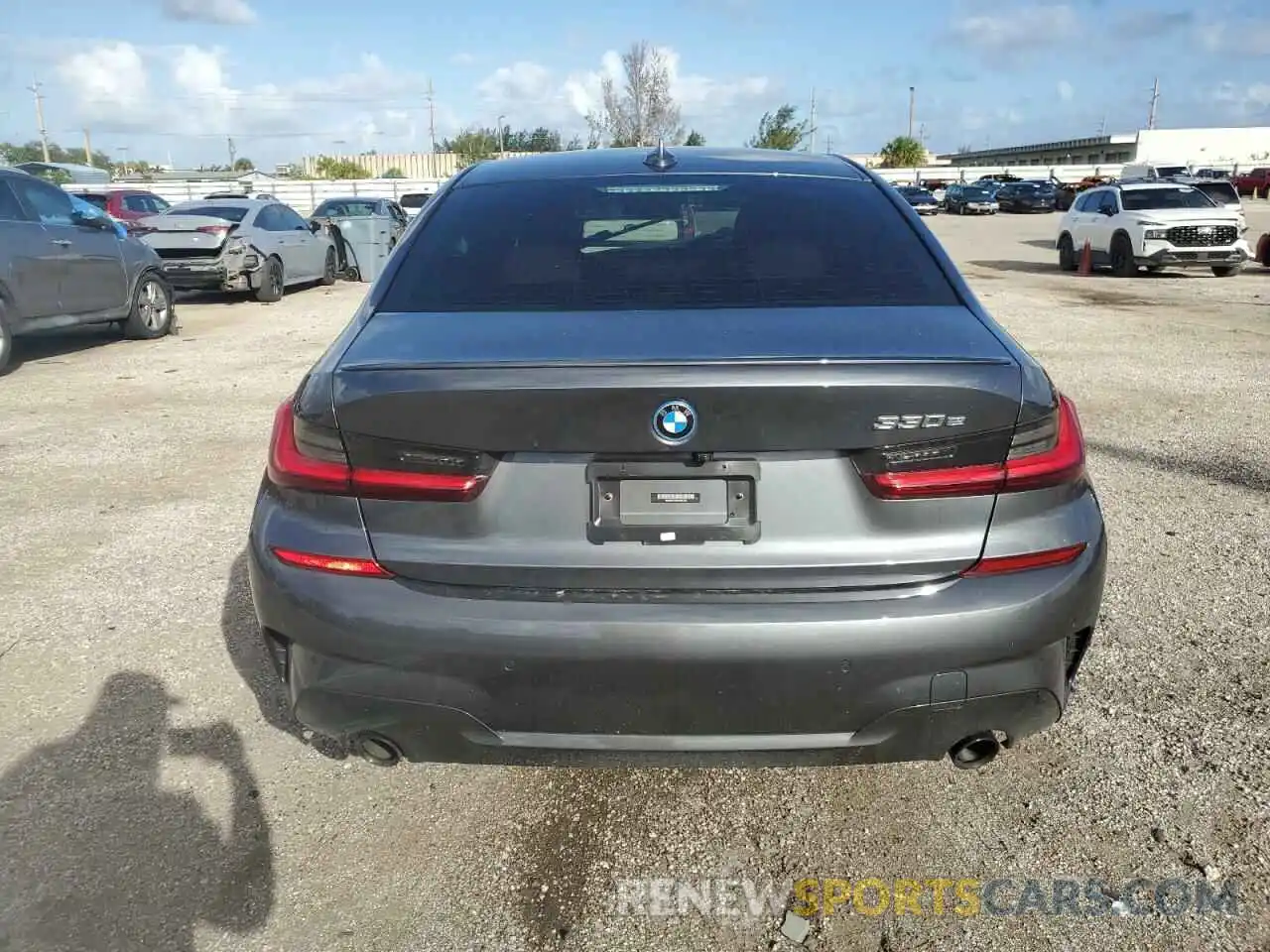 6 Photograph of a damaged car WBA5P7C02NFL66730 BMW 3 SERIES 2022