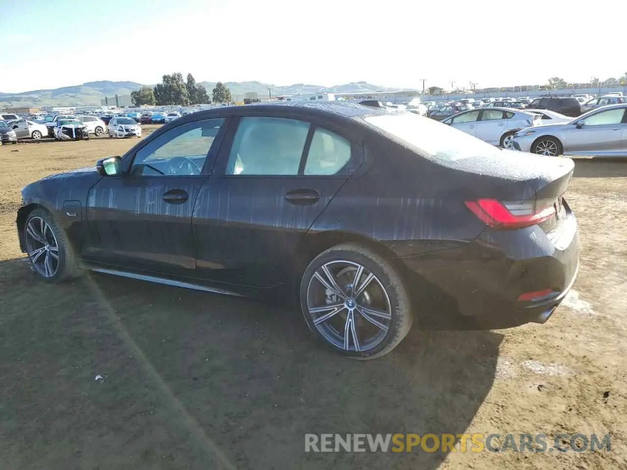 2 Photograph of a damaged car 3MW39FF01P8D02035 BMW 3 SERIES 2023