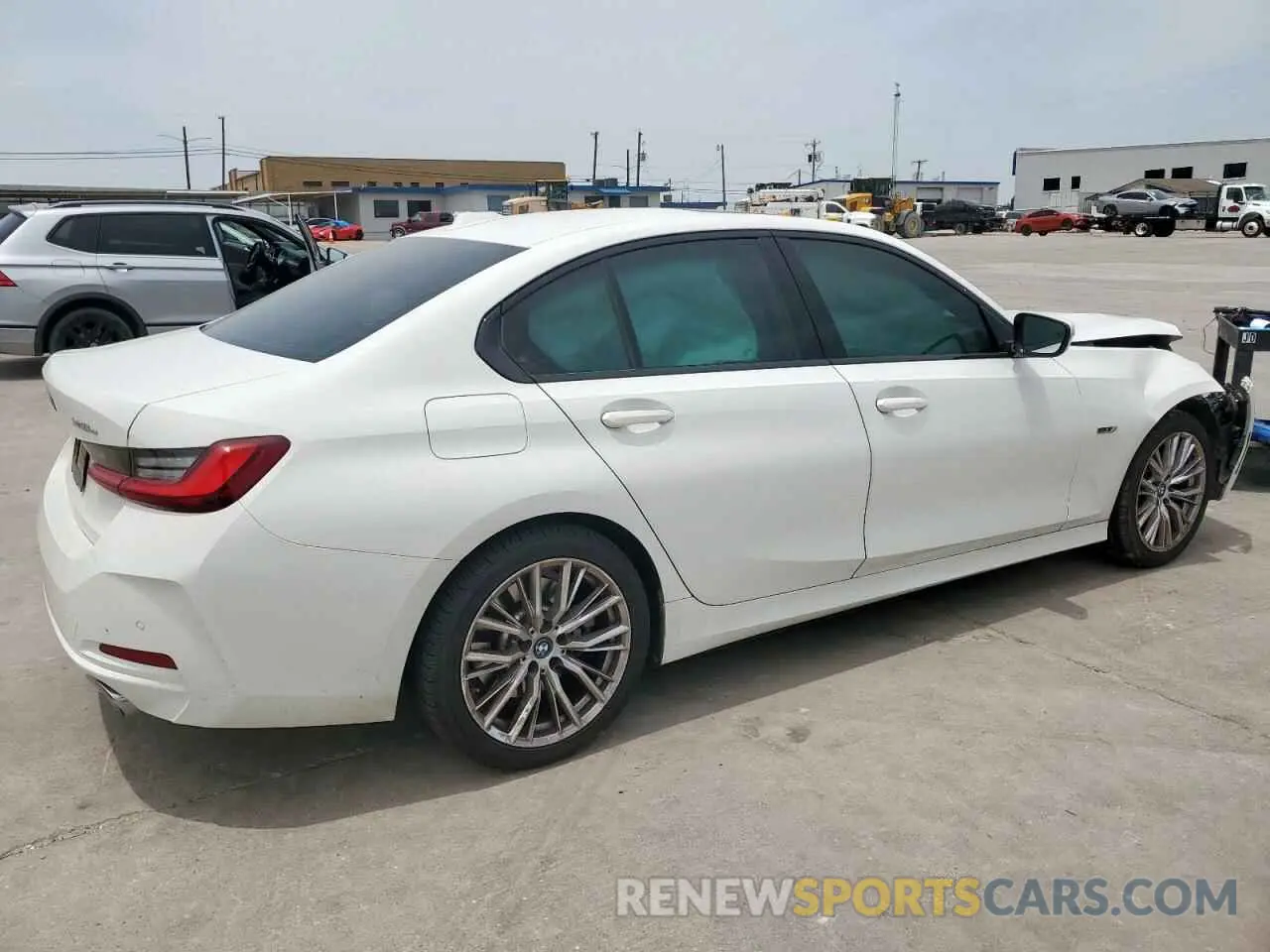 3 Photograph of a damaged car 3MW39FF03P8D05874 BMW 3 SERIES 2023