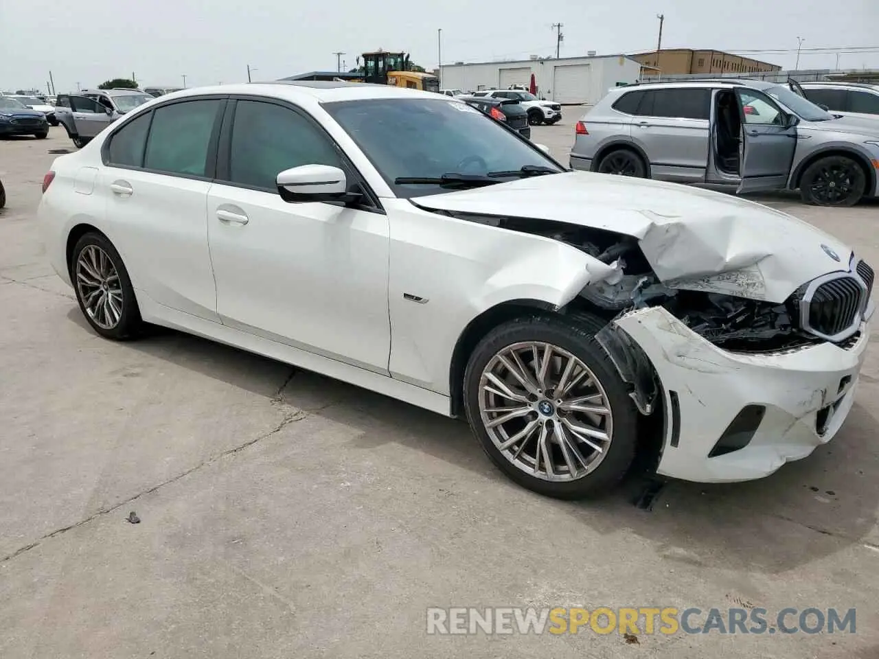4 Photograph of a damaged car 3MW39FF03P8D05874 BMW 3 SERIES 2023
