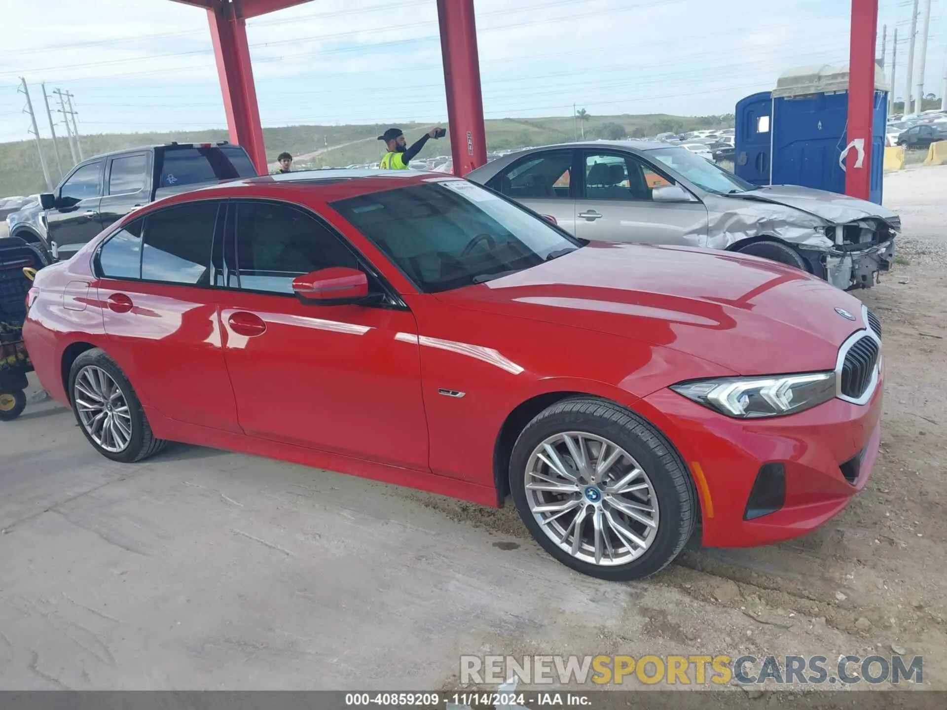 13 Photograph of a damaged car 3MW39FF04P8D05172 BMW 3 SERIES 2023