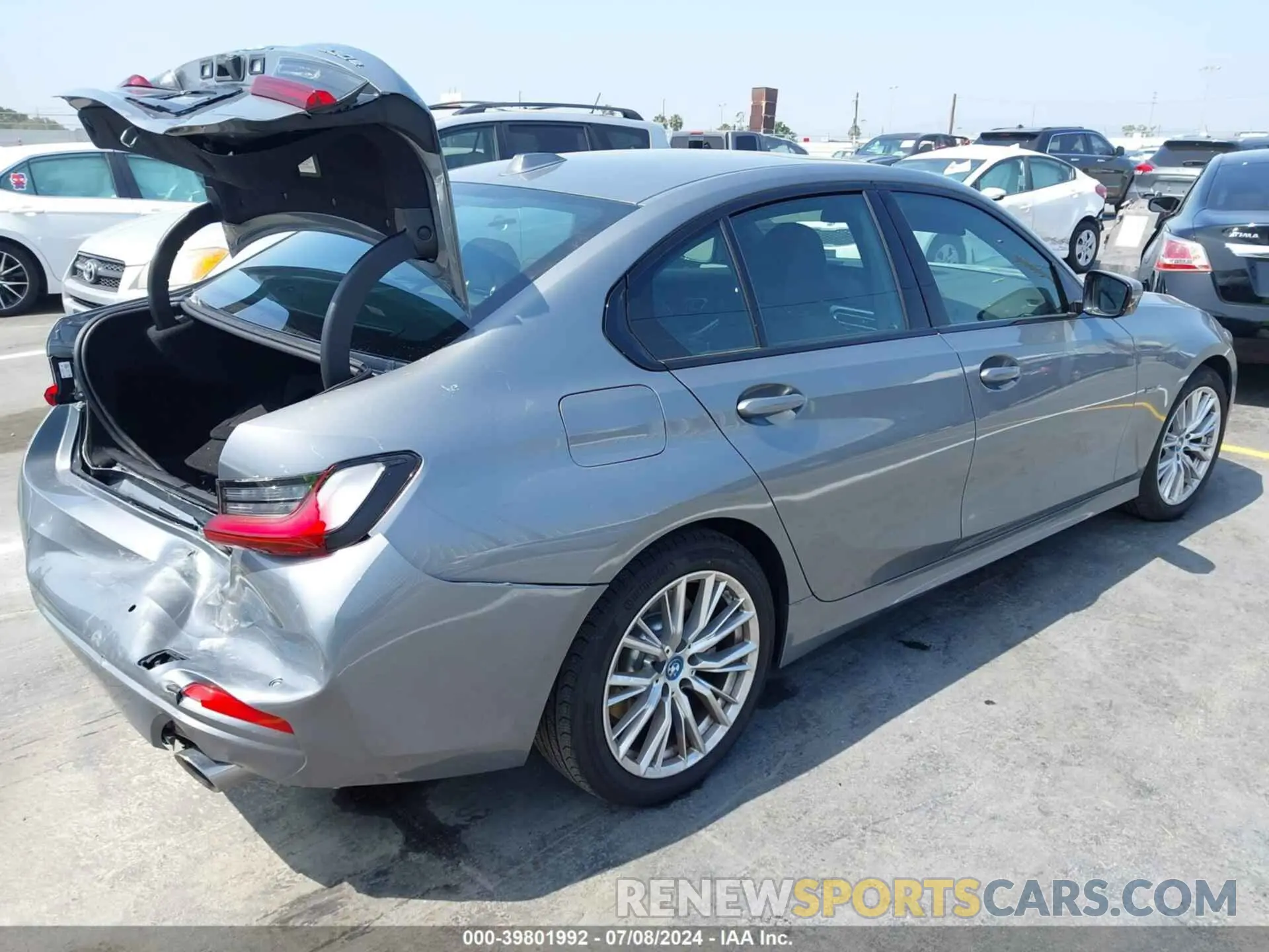 4 Photograph of a damaged car 3MW39FF0XP8D03376 BMW 3 SERIES 2023