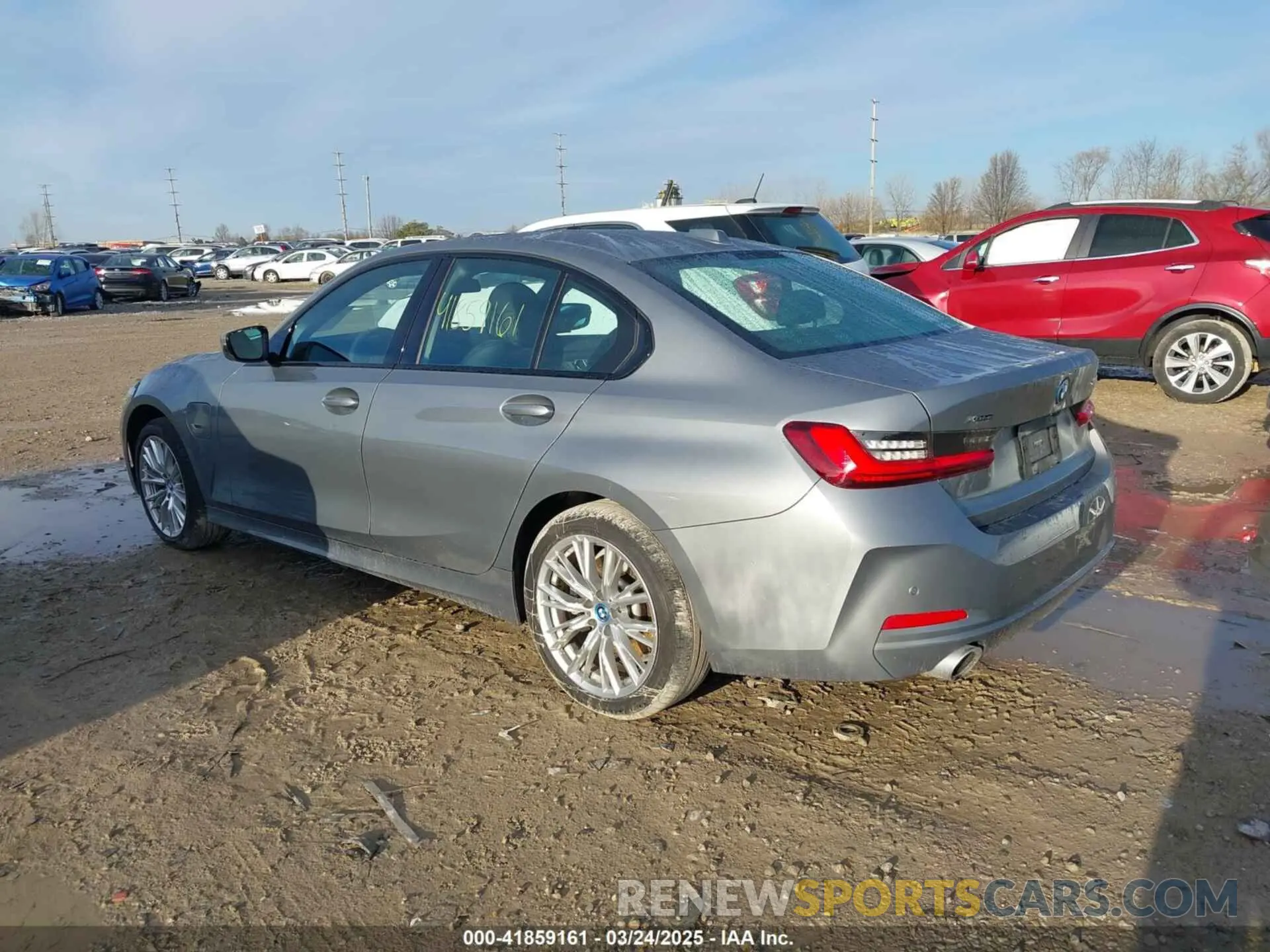 3 Photograph of a damaged car 3MW39FS01P8C81368 BMW 3 SERIES 2023