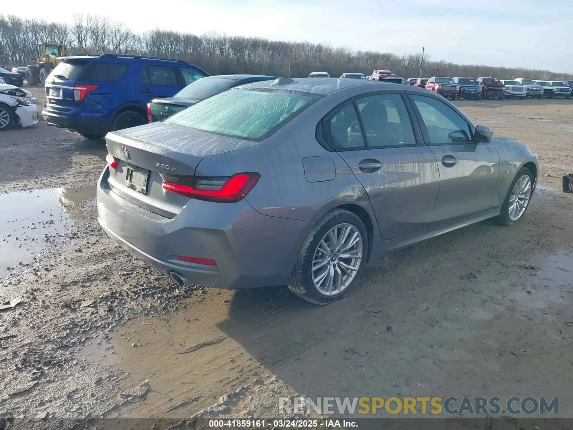 4 Photograph of a damaged car 3MW39FS01P8C81368 BMW 3 SERIES 2023