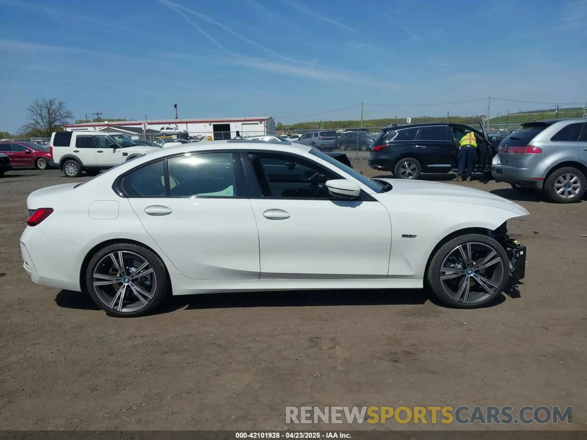 14 Photograph of a damaged car 3MW39FS02P8D03877 BMW 3 SERIES 2023