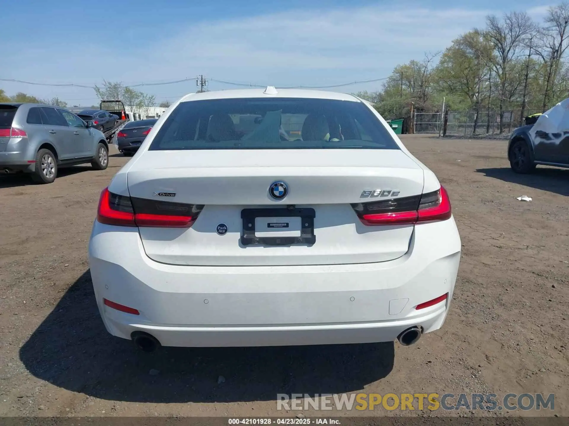 17 Photograph of a damaged car 3MW39FS02P8D03877 BMW 3 SERIES 2023
