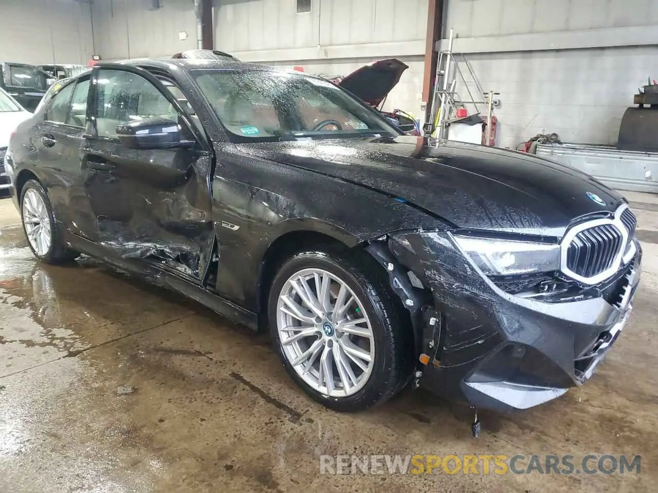 4 Photograph of a damaged car 3MW39FS08P8C88897 BMW 3 SERIES 2023
