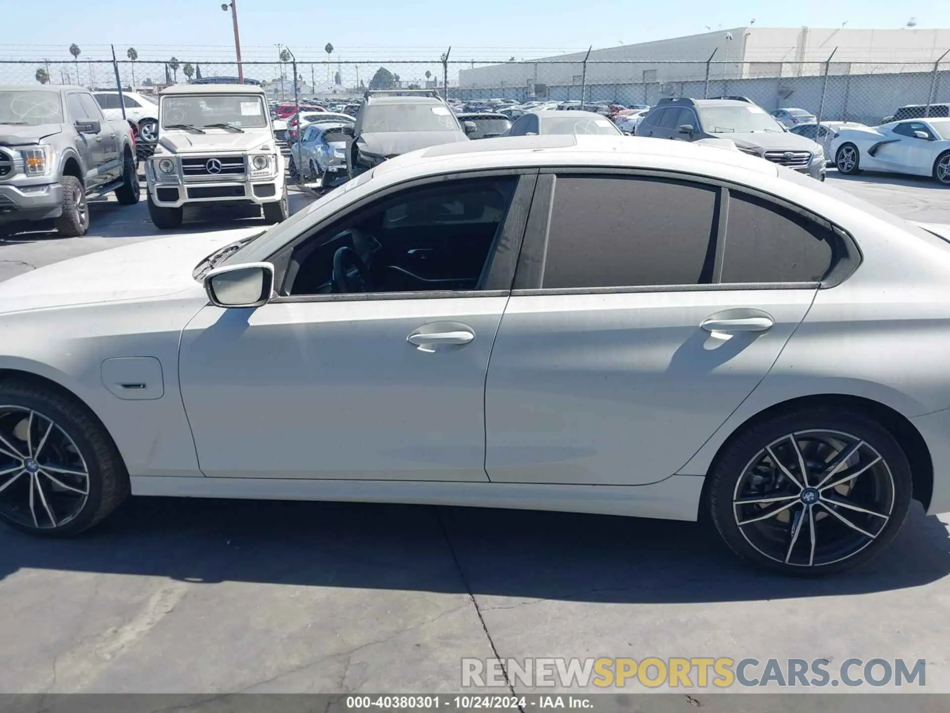 15 Photograph of a damaged car 3MW39FS0XP8D08065 BMW 3 SERIES 2023