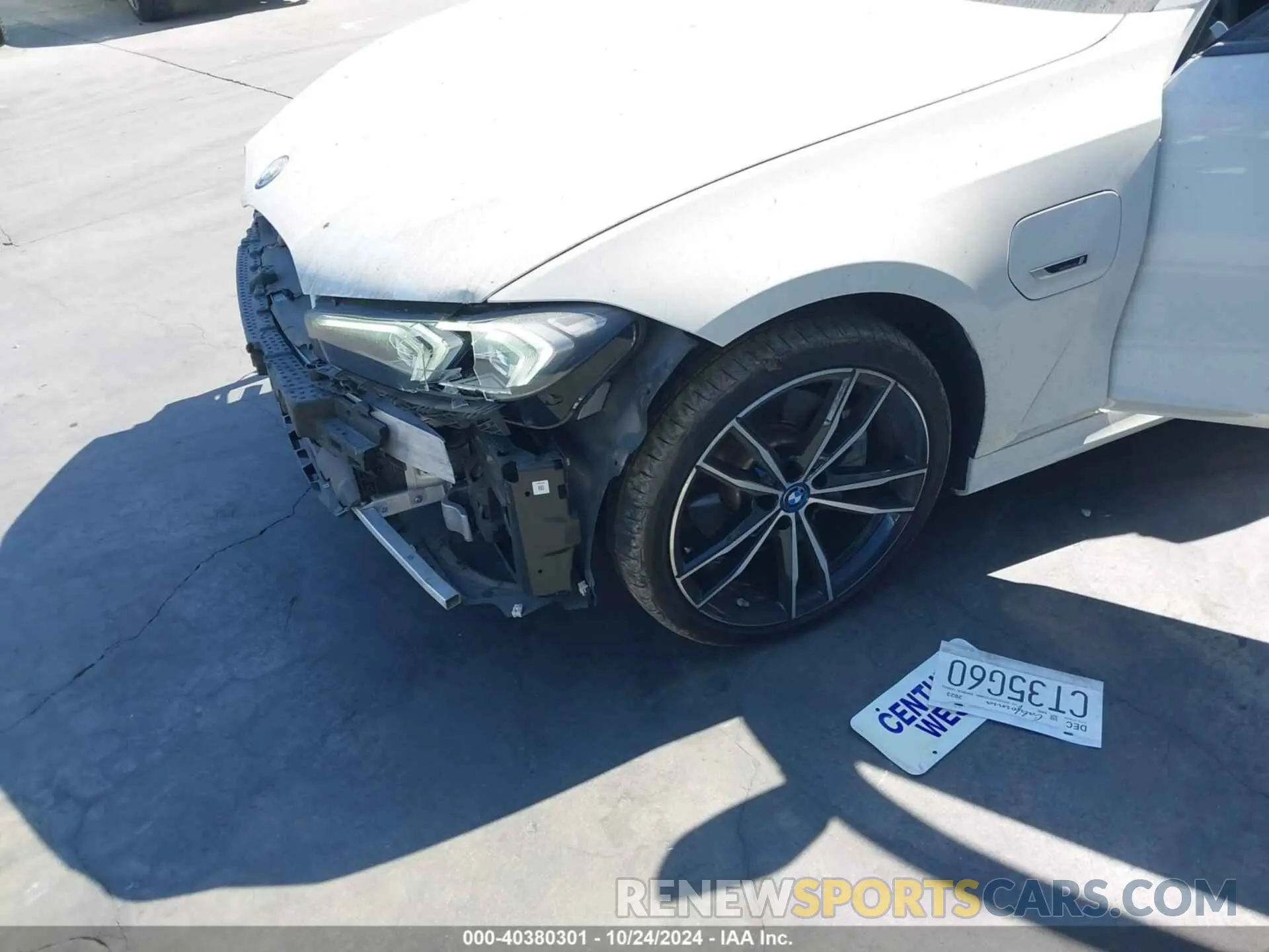18 Photograph of a damaged car 3MW39FS0XP8D08065 BMW 3 SERIES 2023