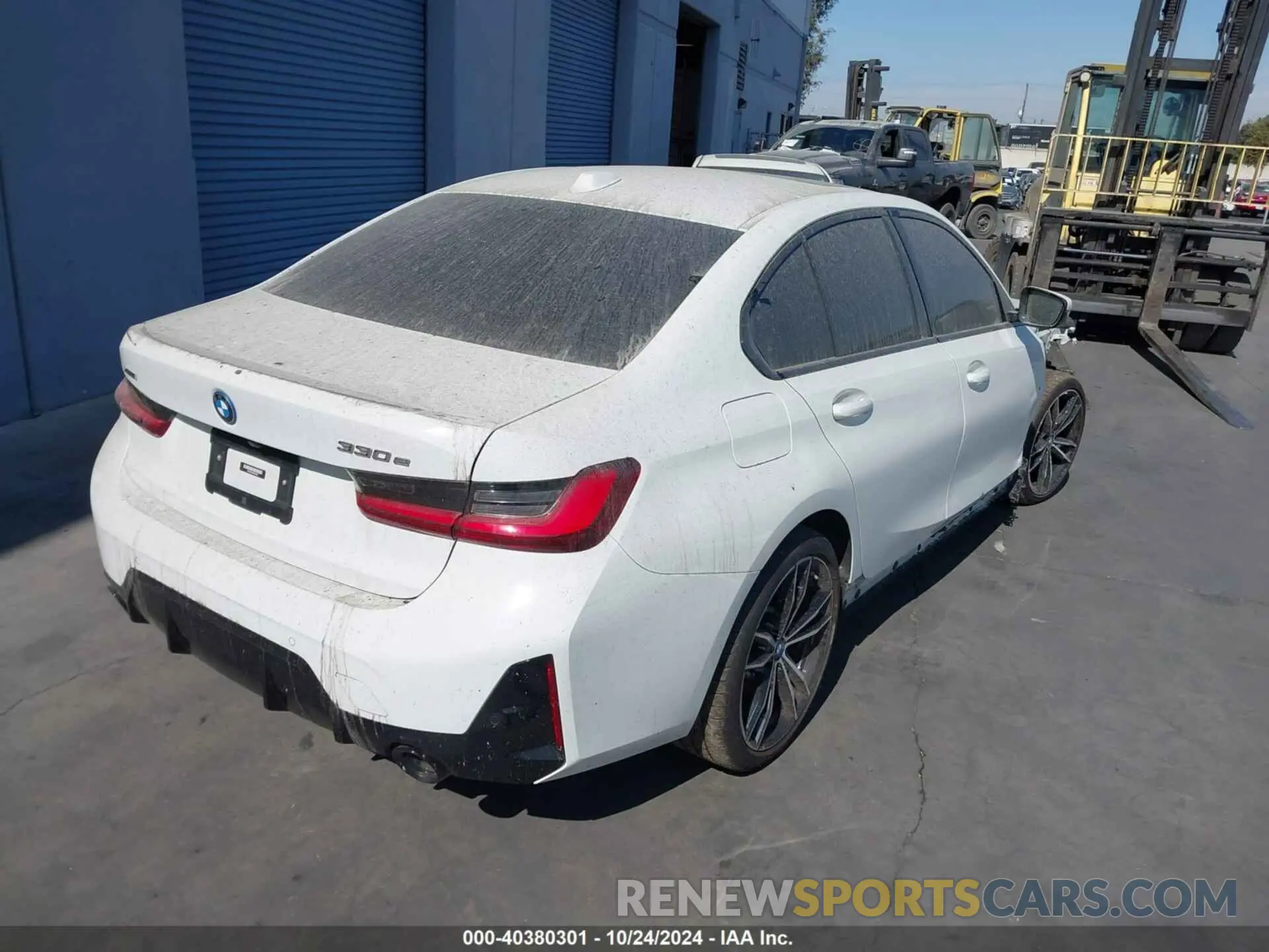 4 Photograph of a damaged car 3MW39FS0XP8D08065 BMW 3 SERIES 2023