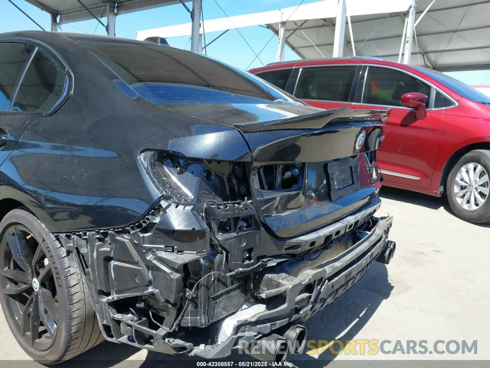 18 Photograph of a damaged car 3MW49FS01P8D52282 BMW 3 SERIES 2023
