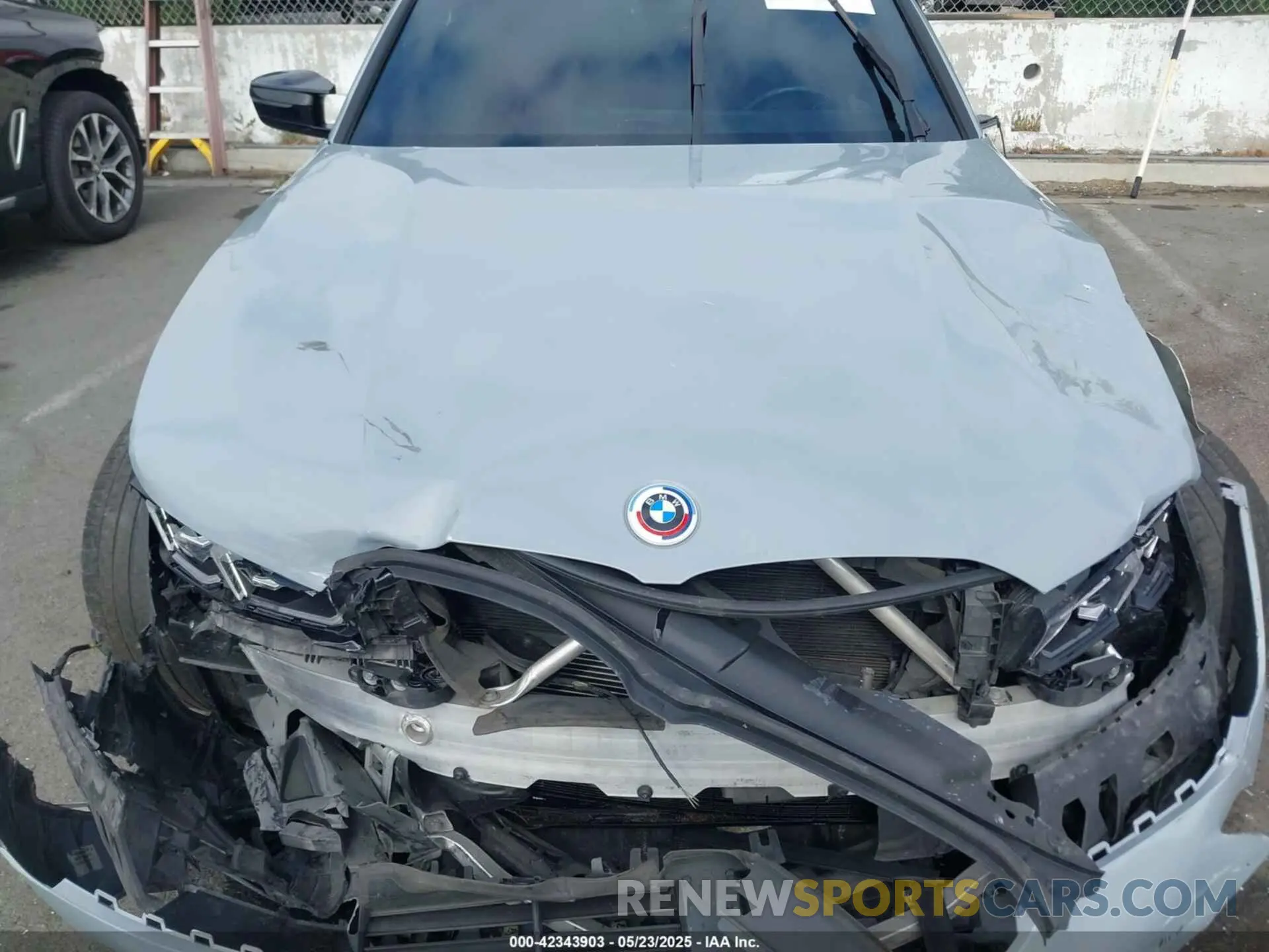 10 Photograph of a damaged car 3MW49FS02P8C98779 BMW 3 SERIES 2023