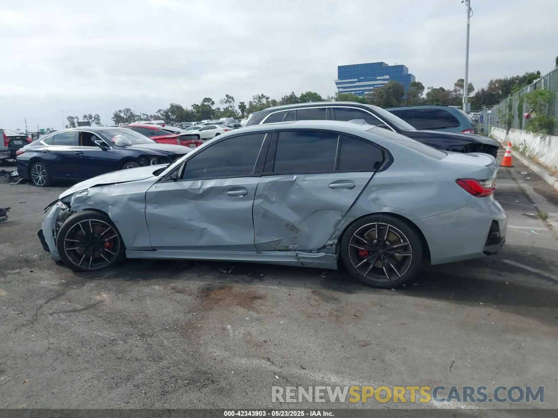14 Photograph of a damaged car 3MW49FS02P8C98779 BMW 3 SERIES 2023