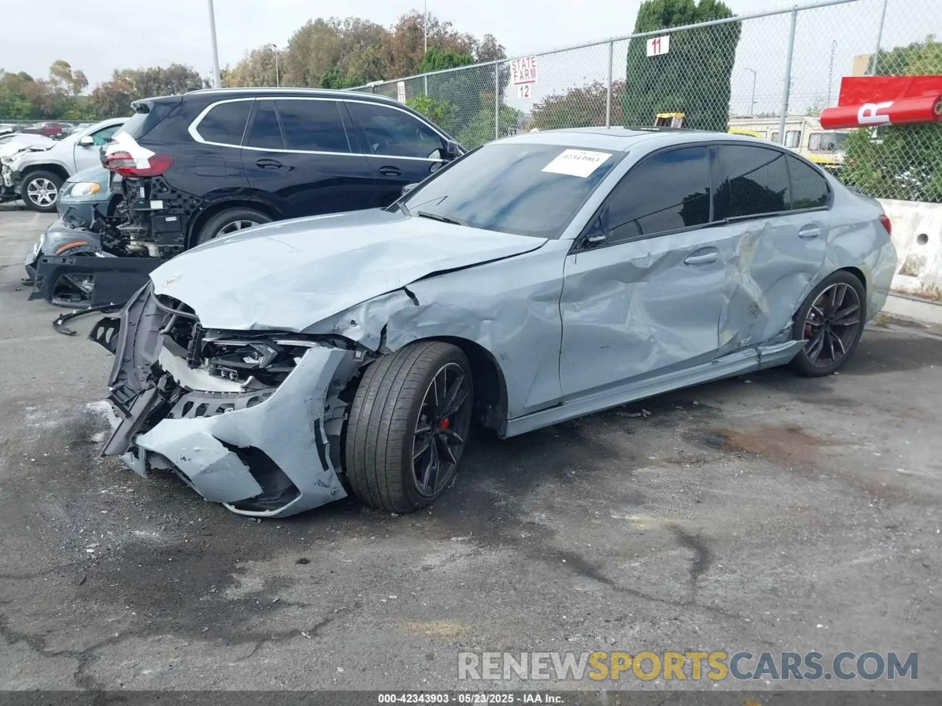 2 Photograph of a damaged car 3MW49FS02P8C98779 BMW 3 SERIES 2023