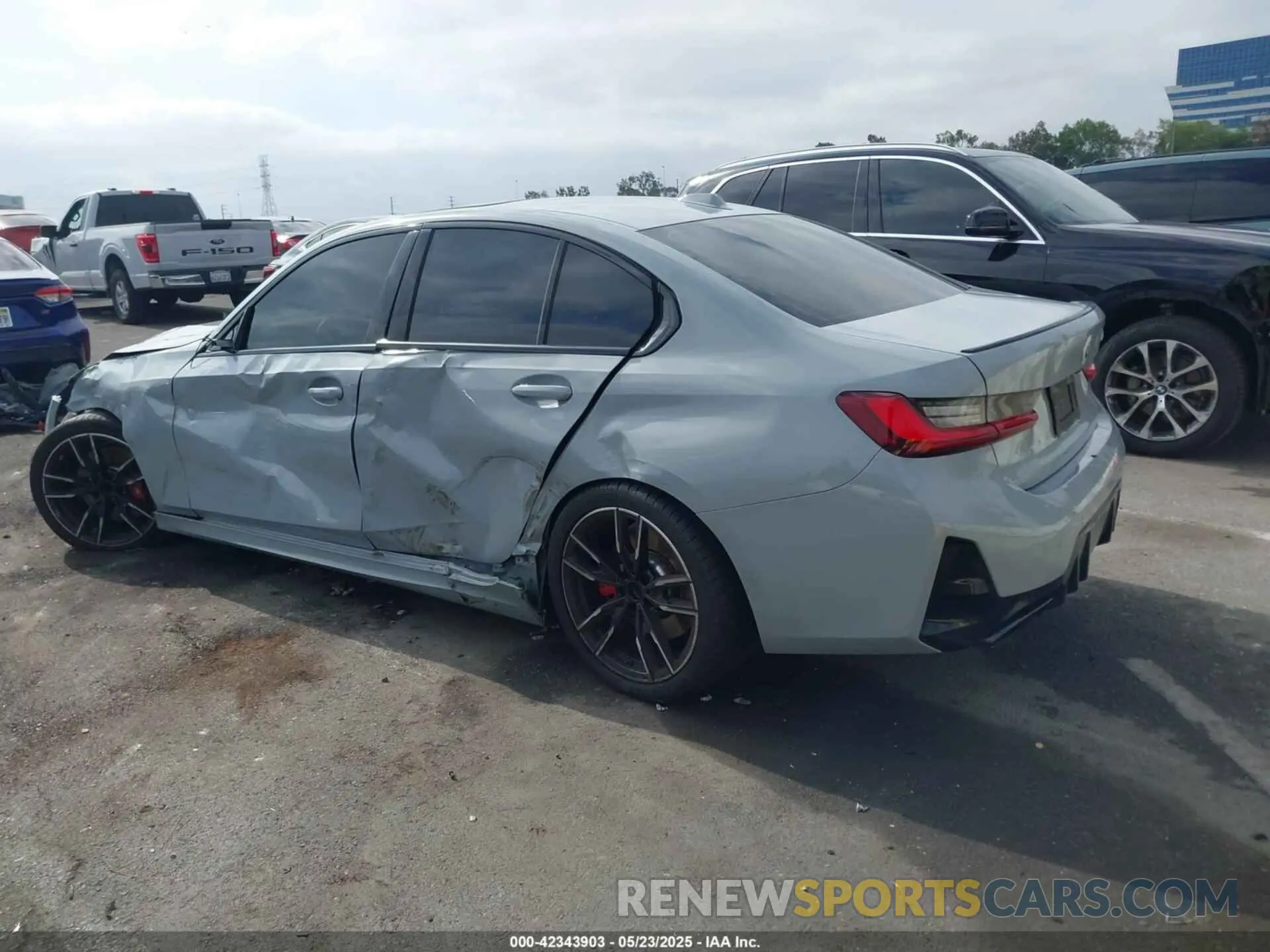 3 Photograph of a damaged car 3MW49FS02P8C98779 BMW 3 SERIES 2023