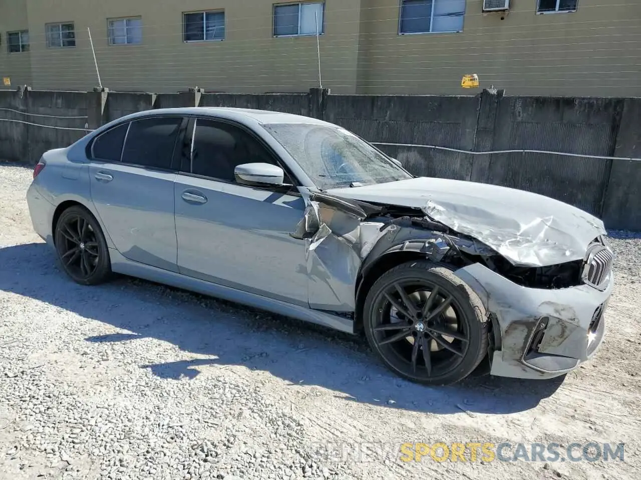 4 Photograph of a damaged car 3MW69FF07P8C92236 BMW 3 SERIES 2023