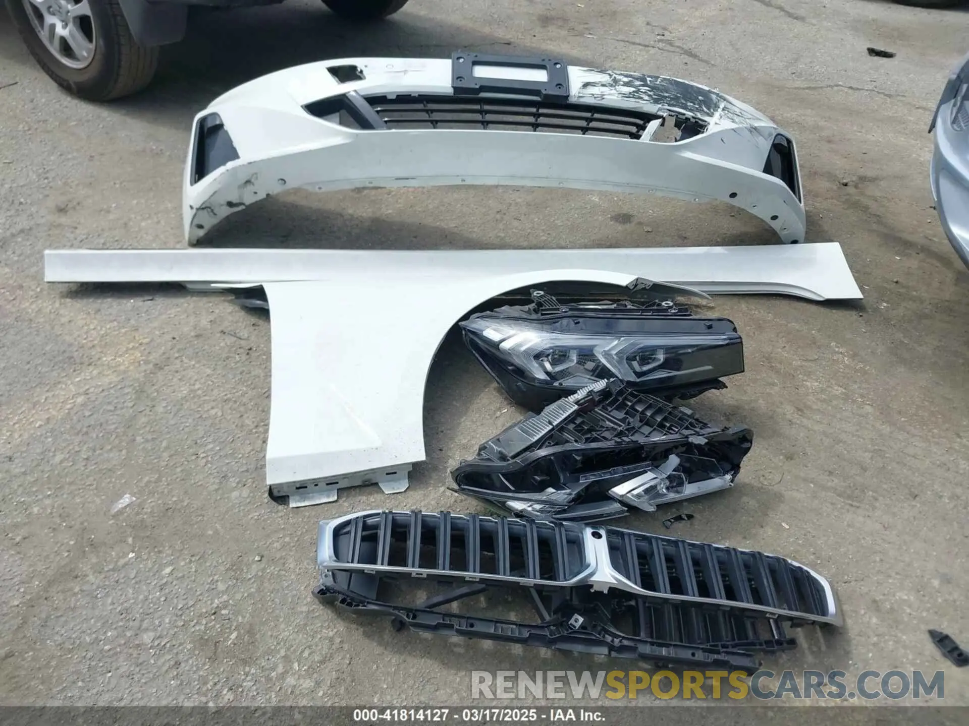12 Photograph of a damaged car 3MW39FF00R8D79501 BMW 3 SERIES 2024