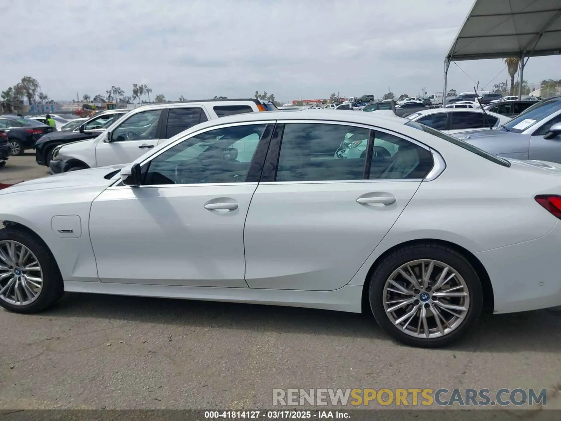 15 Photograph of a damaged car 3MW39FF00R8D79501 BMW 3 SERIES 2024