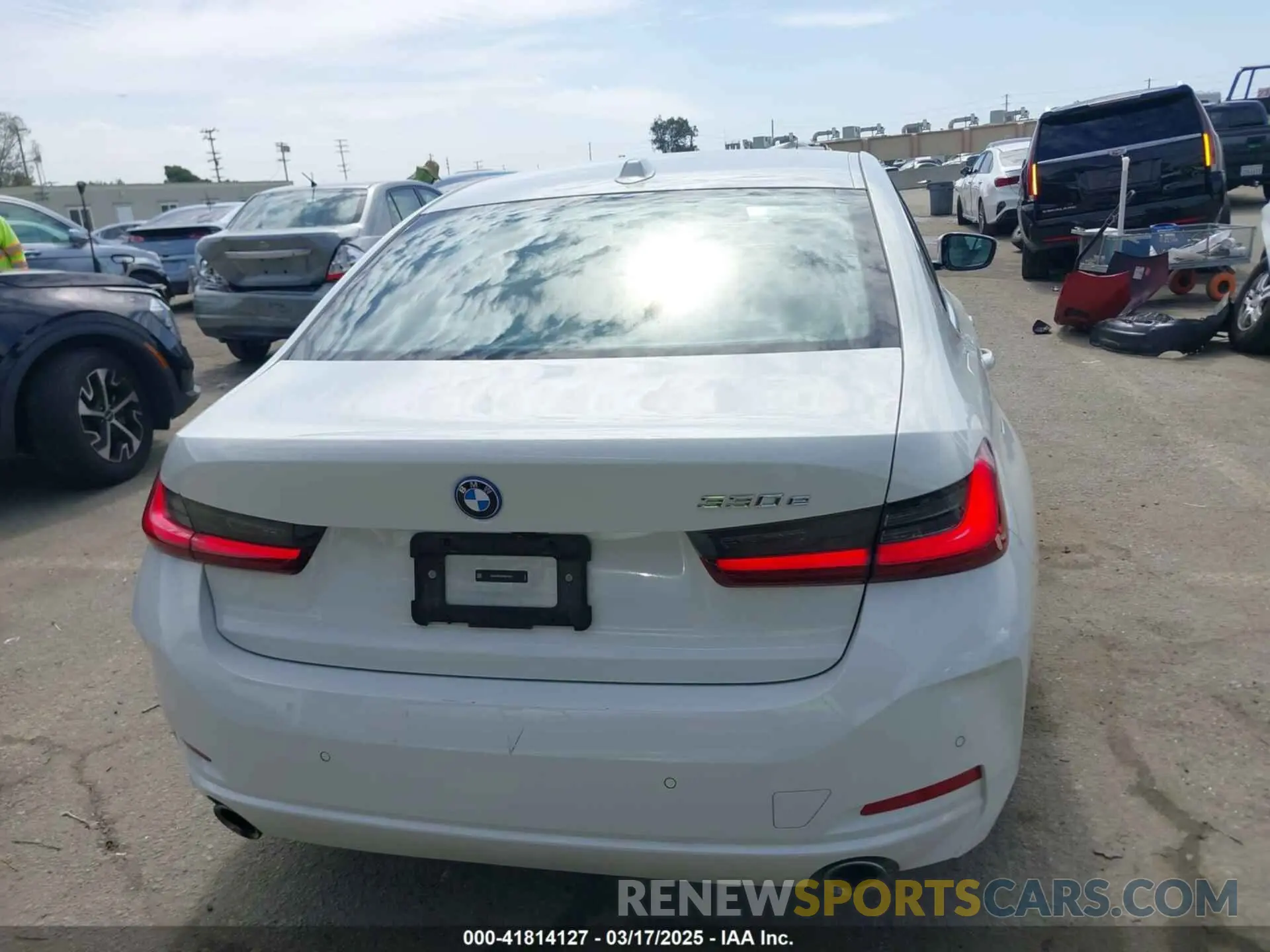 17 Photograph of a damaged car 3MW39FF00R8D79501 BMW 3 SERIES 2024