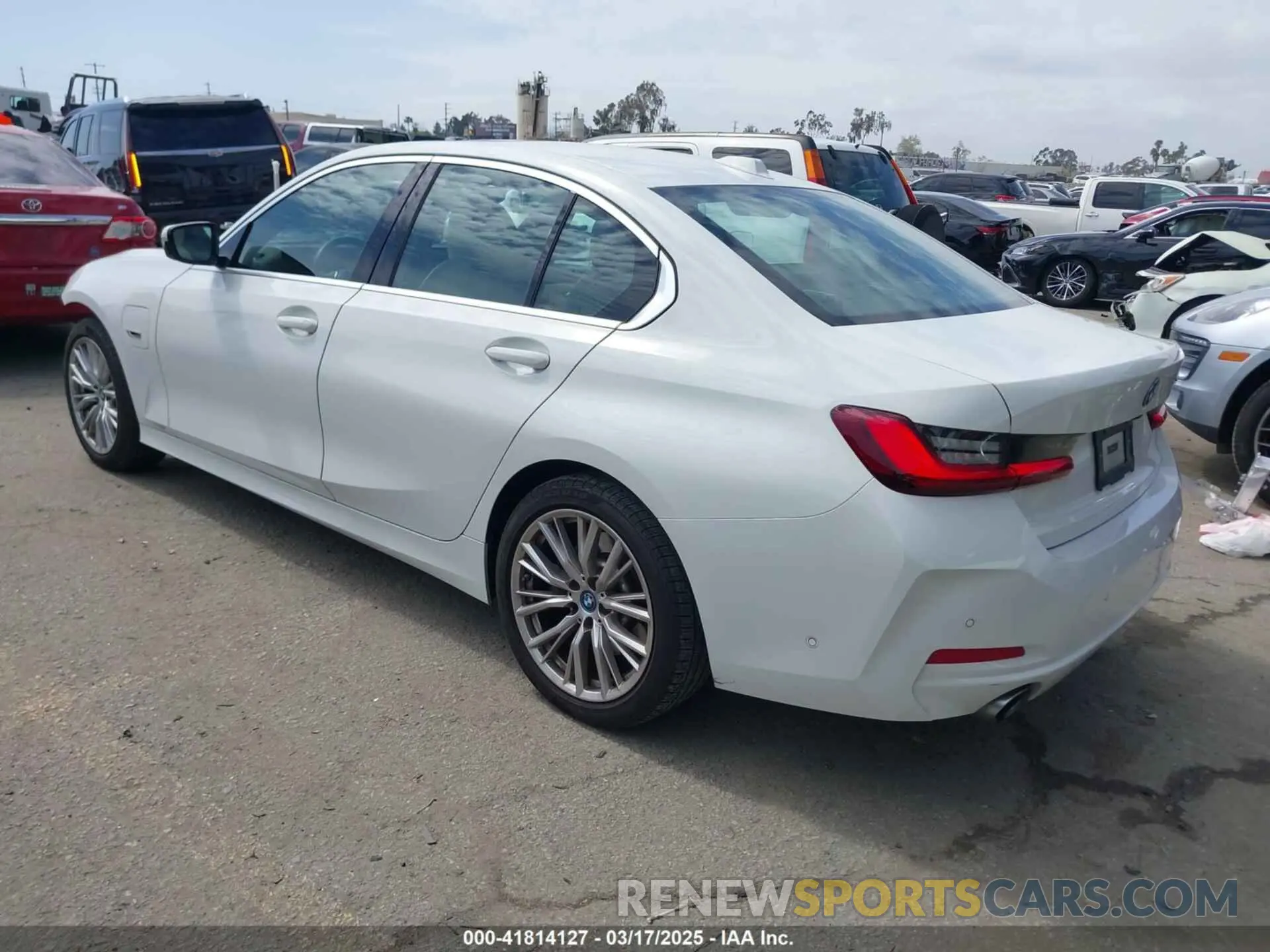 3 Photograph of a damaged car 3MW39FF00R8D79501 BMW 3 SERIES 2024