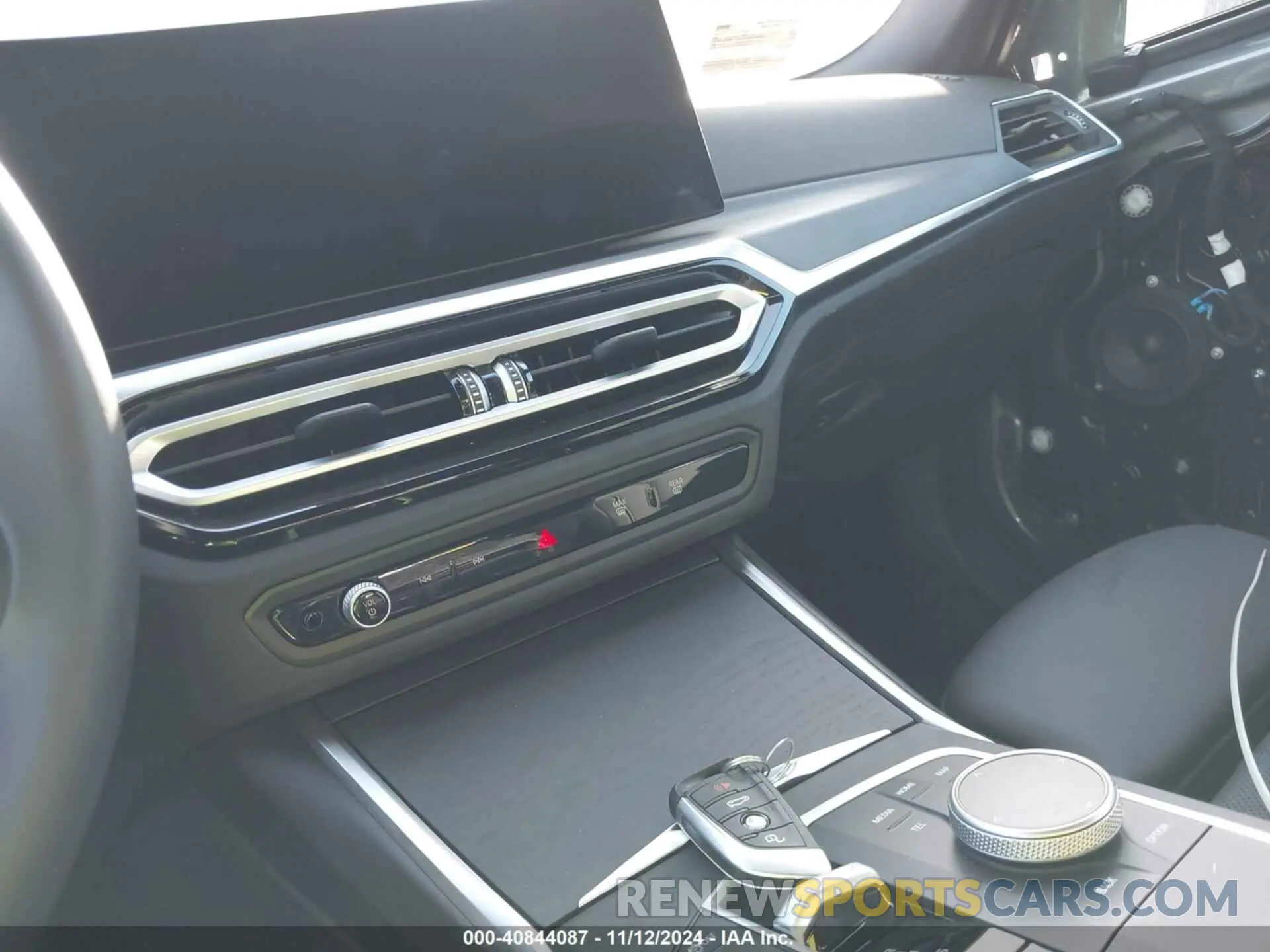 11 Photograph of a damaged car 3MW39FF03R8E71511 BMW 3 SERIES 2024