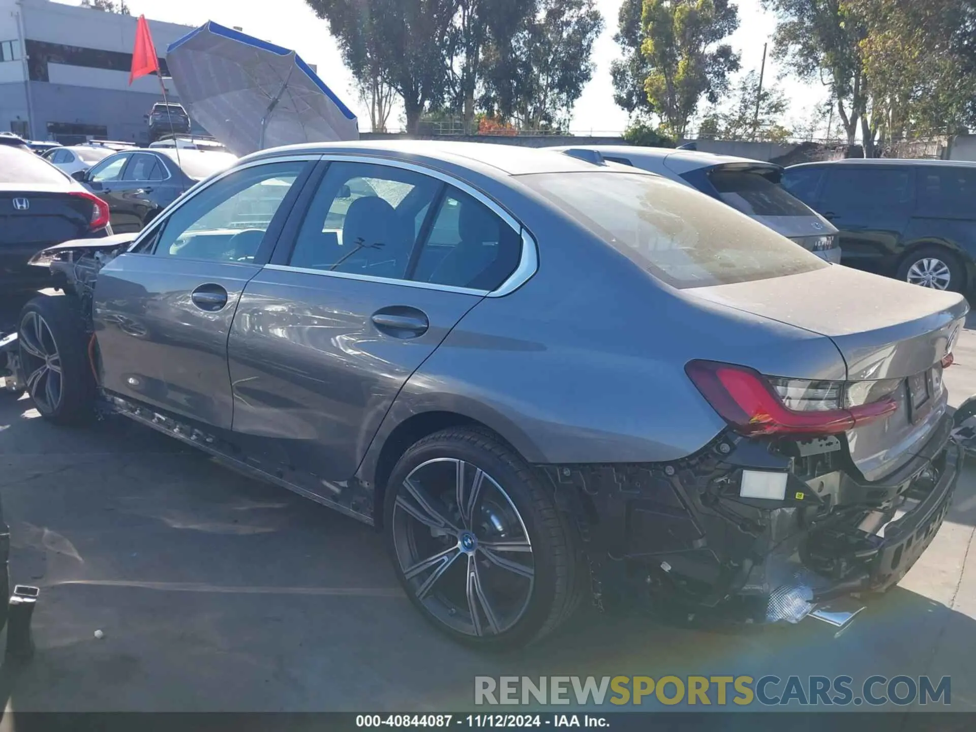 3 Photograph of a damaged car 3MW39FF03R8E71511 BMW 3 SERIES 2024