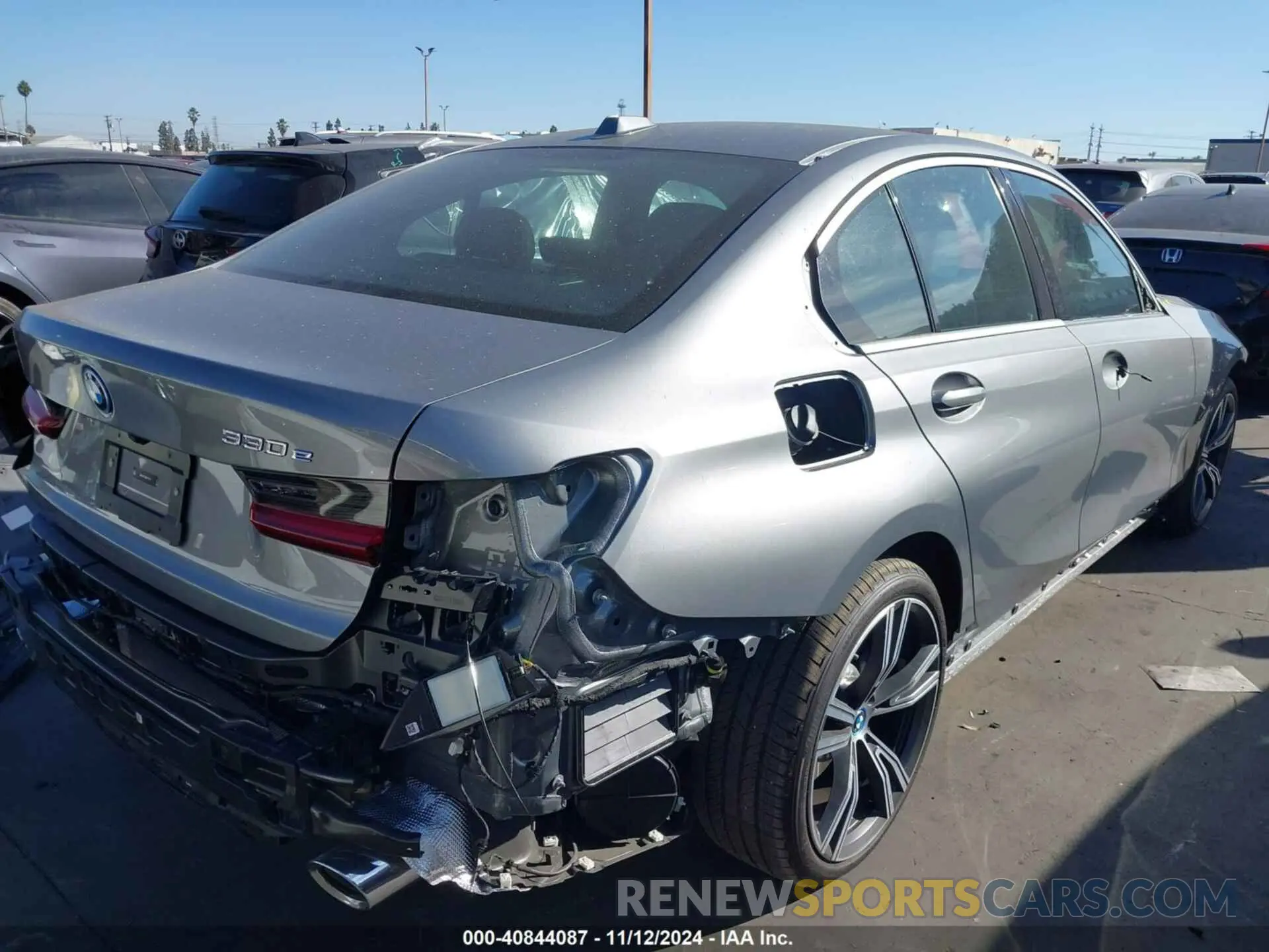 4 Photograph of a damaged car 3MW39FF03R8E71511 BMW 3 SERIES 2024