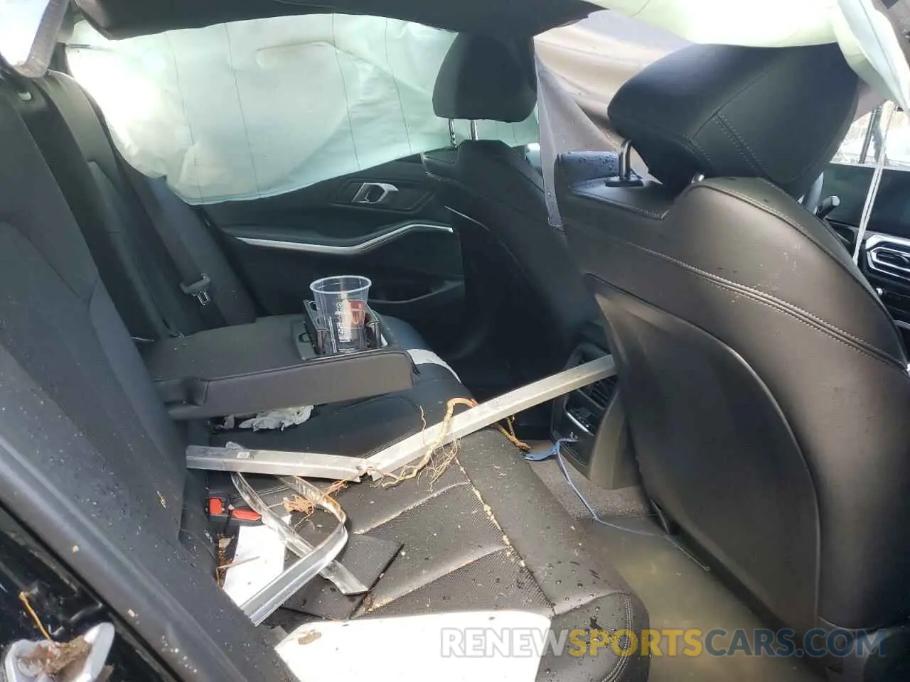 10 Photograph of a damaged car 3MW39FS03R8E11380 BMW 3 SERIES 2024