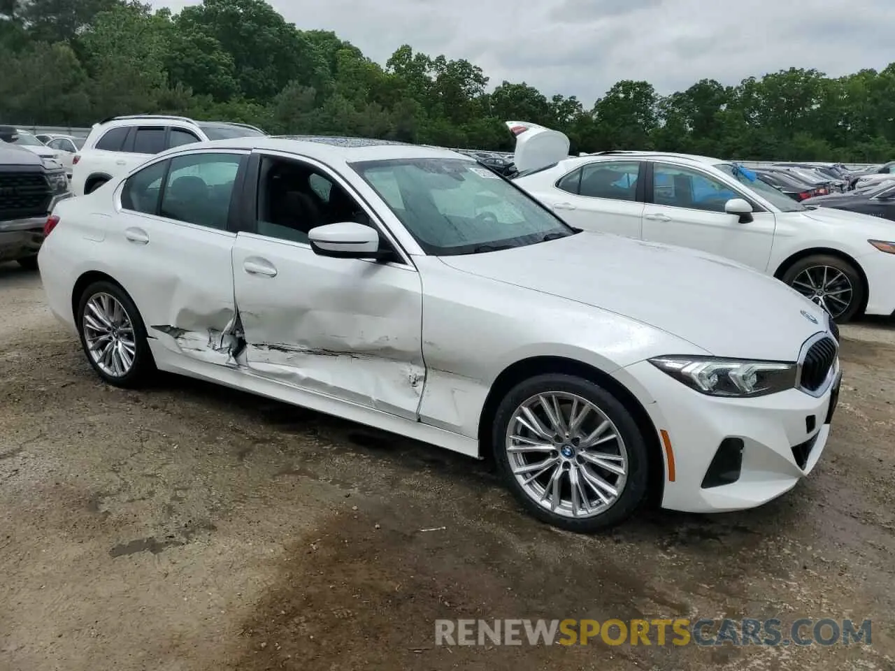 4 Photograph of a damaged car 3MW39FS03R8E68422 BMW 3 SERIES 2024