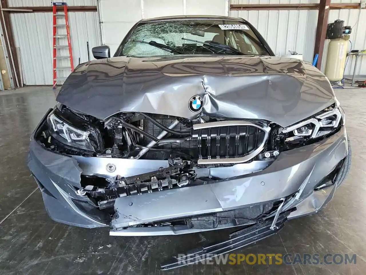 5 Photograph of a damaged car 3MW69FF00R8E89624 BMW 3 SERIES 2024