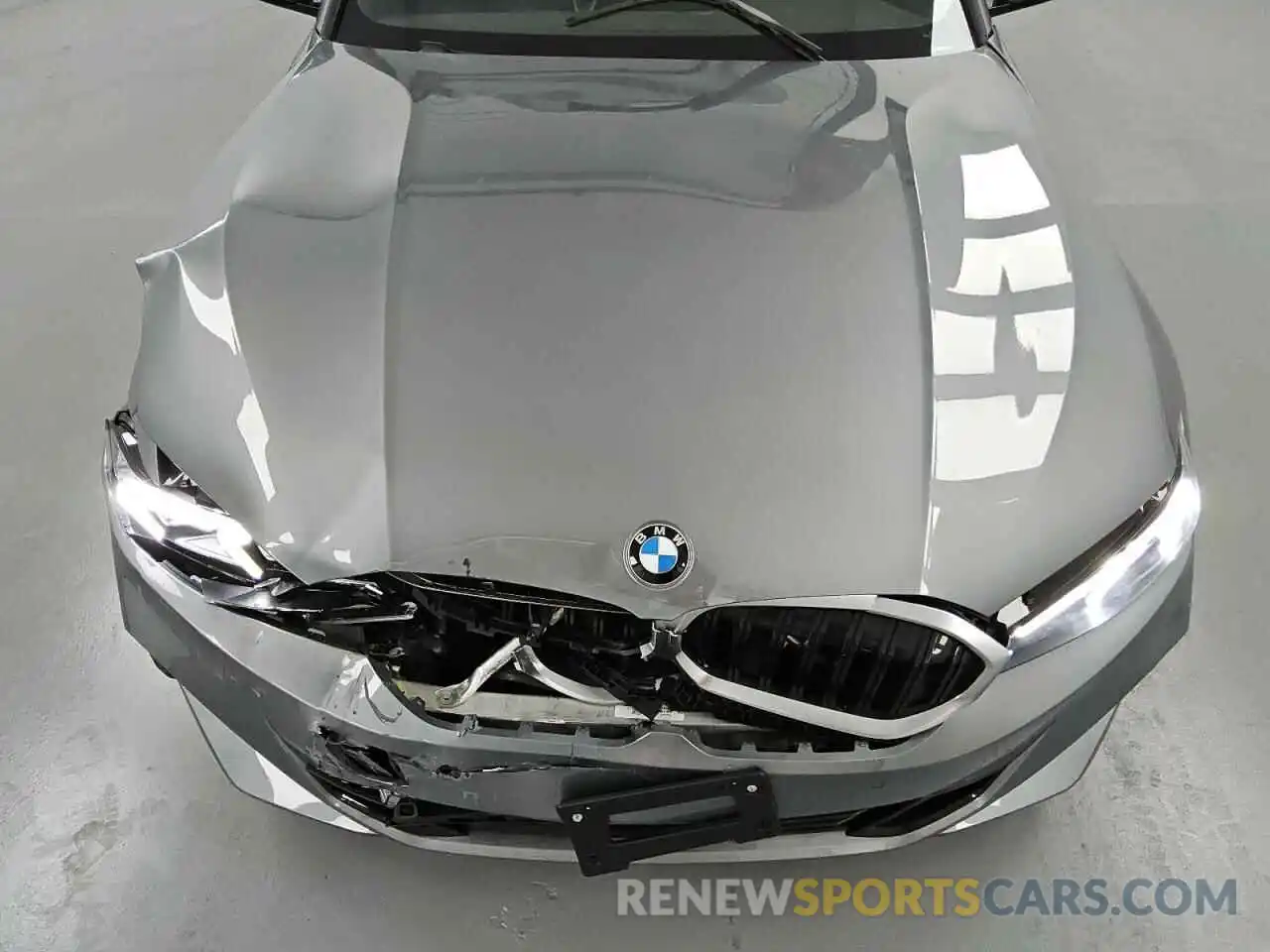 11 Photograph of a damaged car 3MW69FF01R8E48418 BMW 3 SERIES 2024