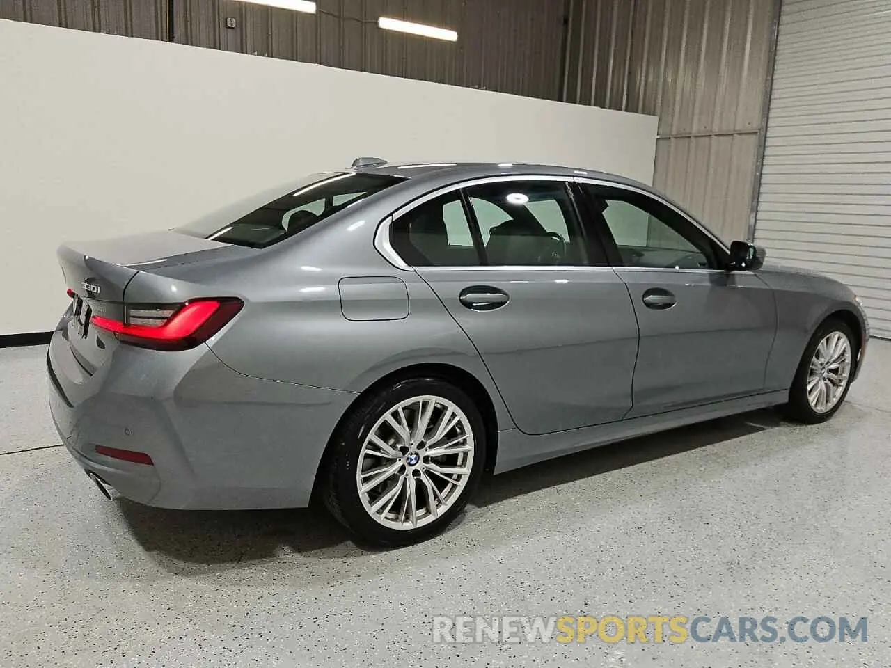 3 Photograph of a damaged car 3MW69FF03R8E05831 BMW 3 SERIES 2024