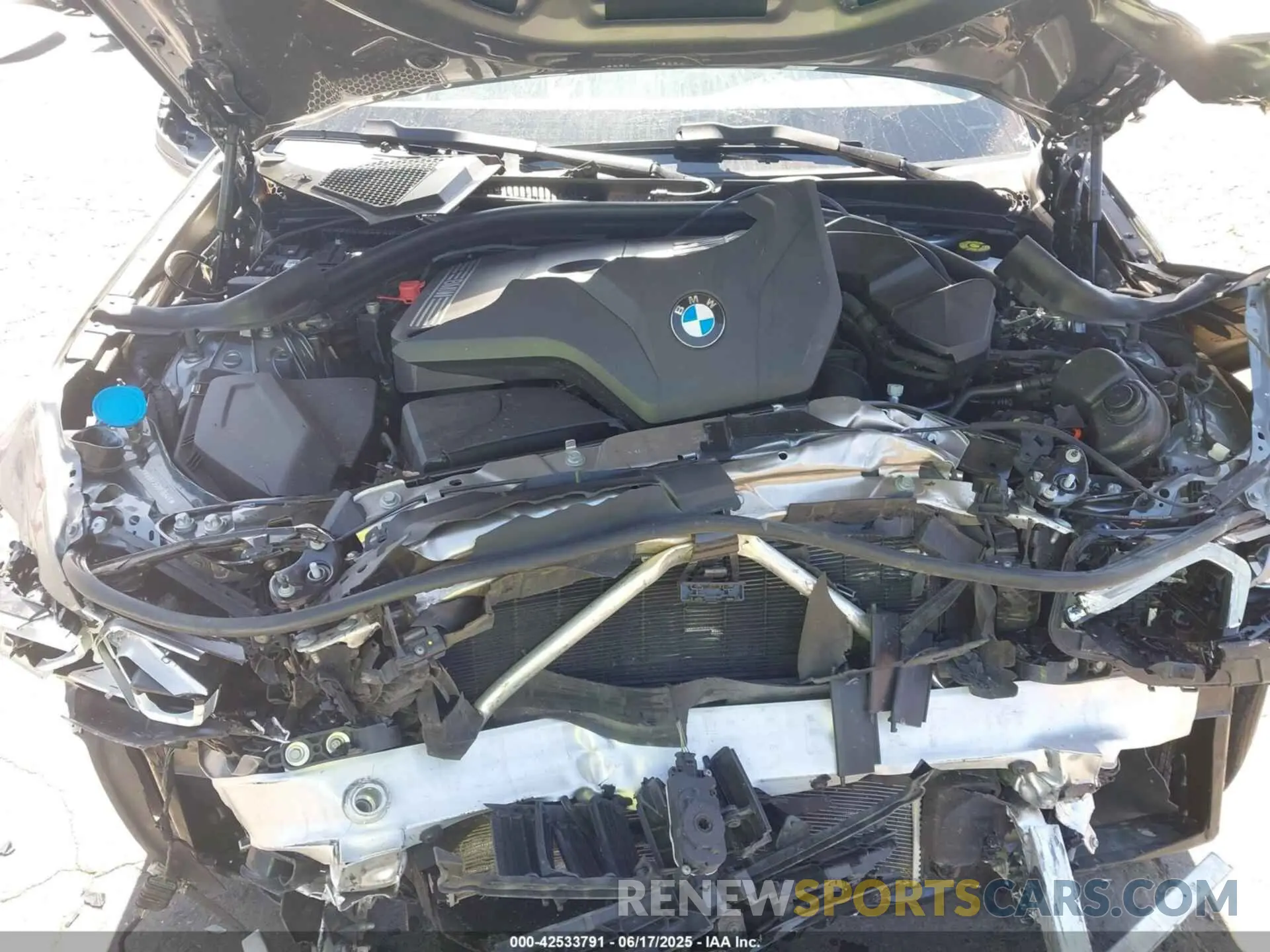 10 Photograph of a damaged car 3MW69FF05R8E86640 BMW 3 SERIES 2024