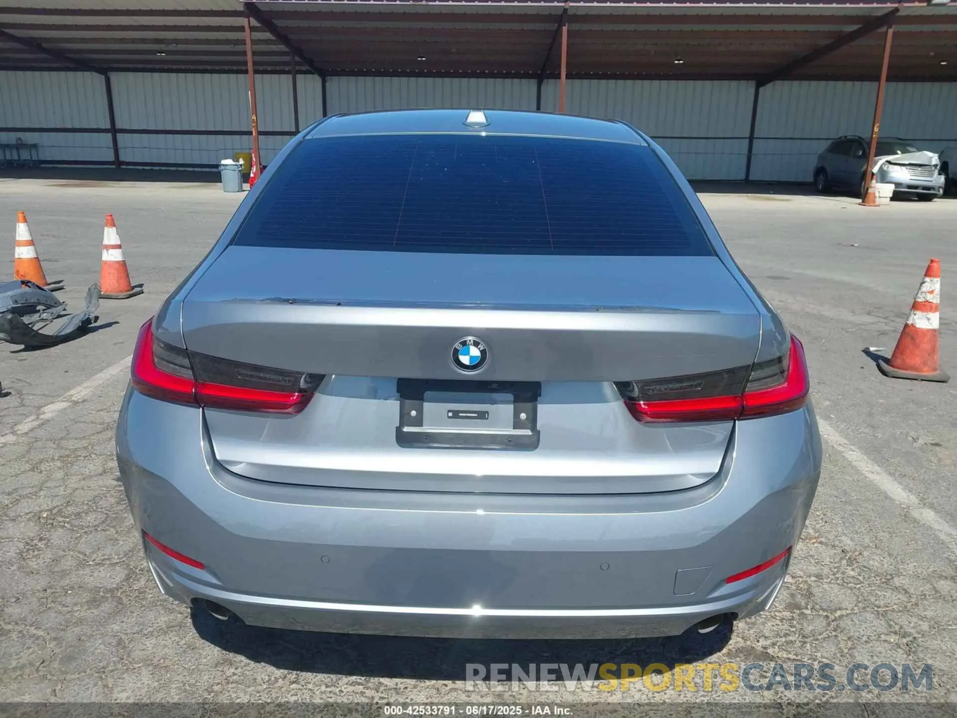 17 Photograph of a damaged car 3MW69FF05R8E86640 BMW 3 SERIES 2024