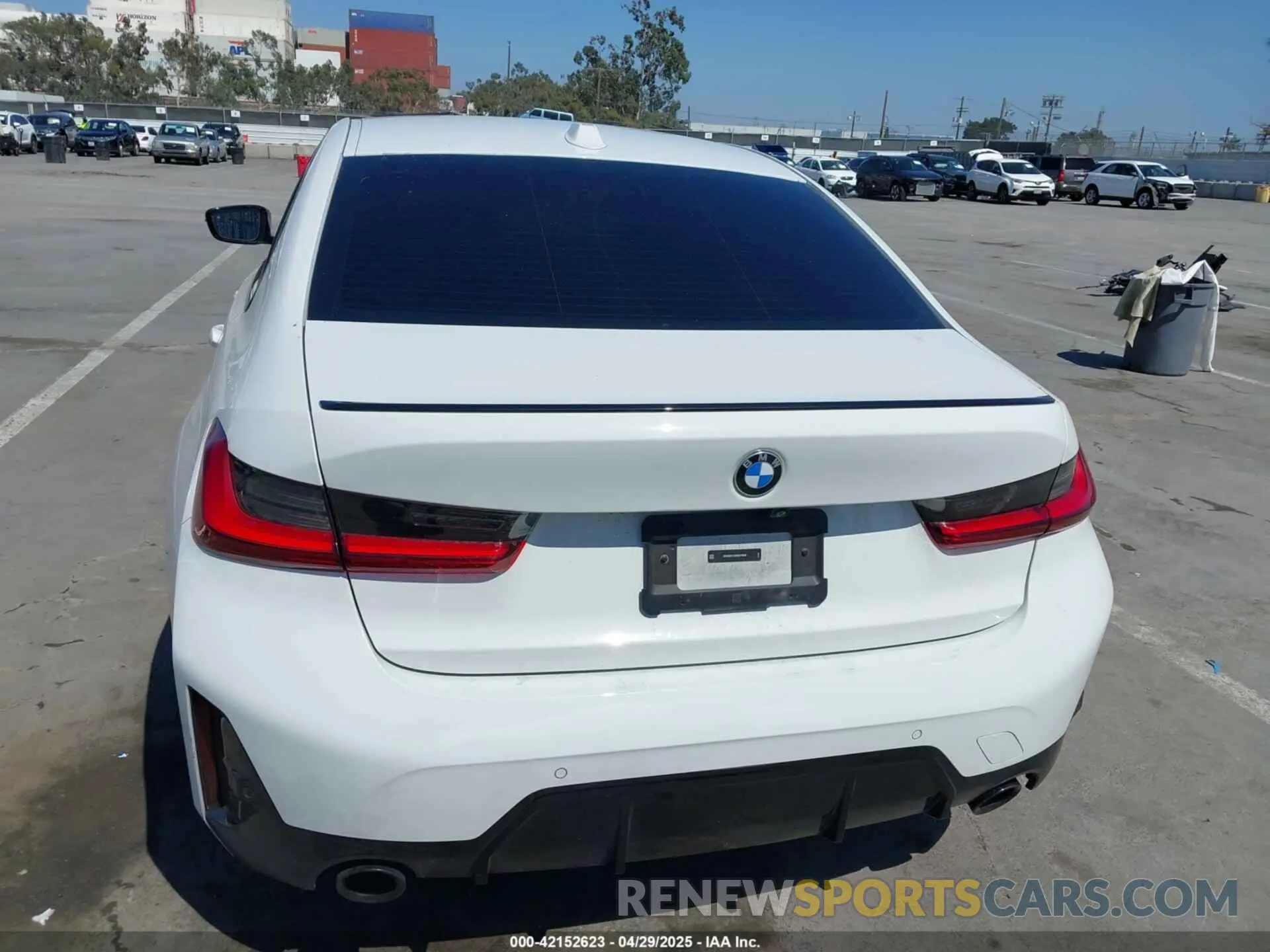 17 Photograph of a damaged car 3MW69FF06R8D79936 BMW 3 SERIES 2024
