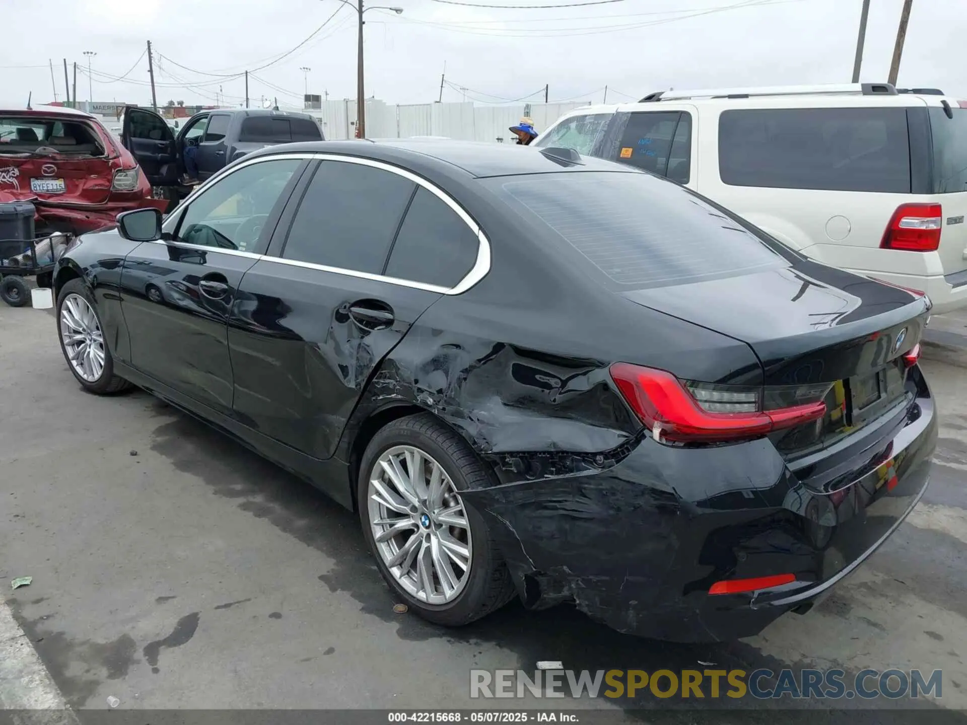 3 Photograph of a damaged car 3MW69FF06R8E26656 BMW 3 SERIES 2024