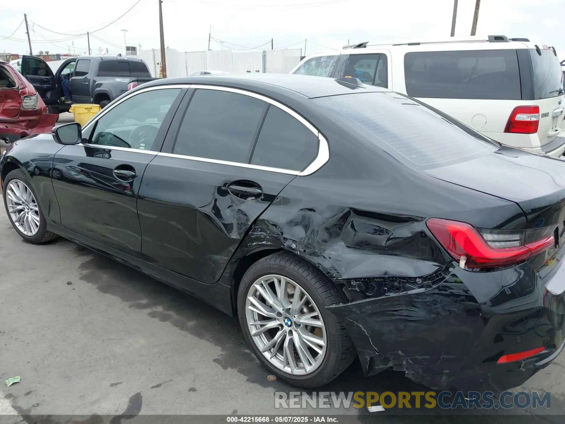 6 Photograph of a damaged car 3MW69FF06R8E26656 BMW 3 SERIES 2024