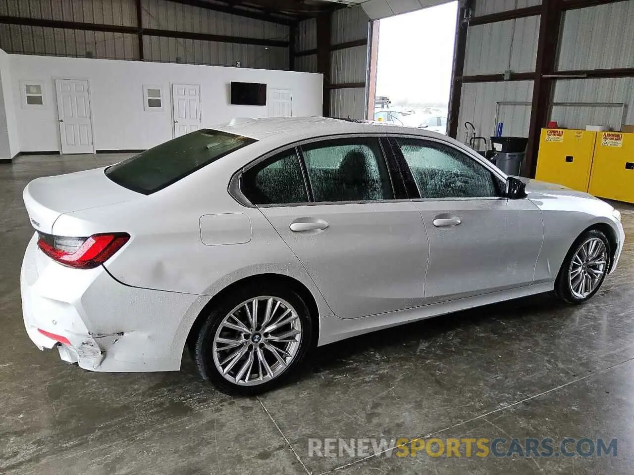 3 Photograph of a damaged car 3MW69FF07R8E05380 BMW 3 SERIES 2024