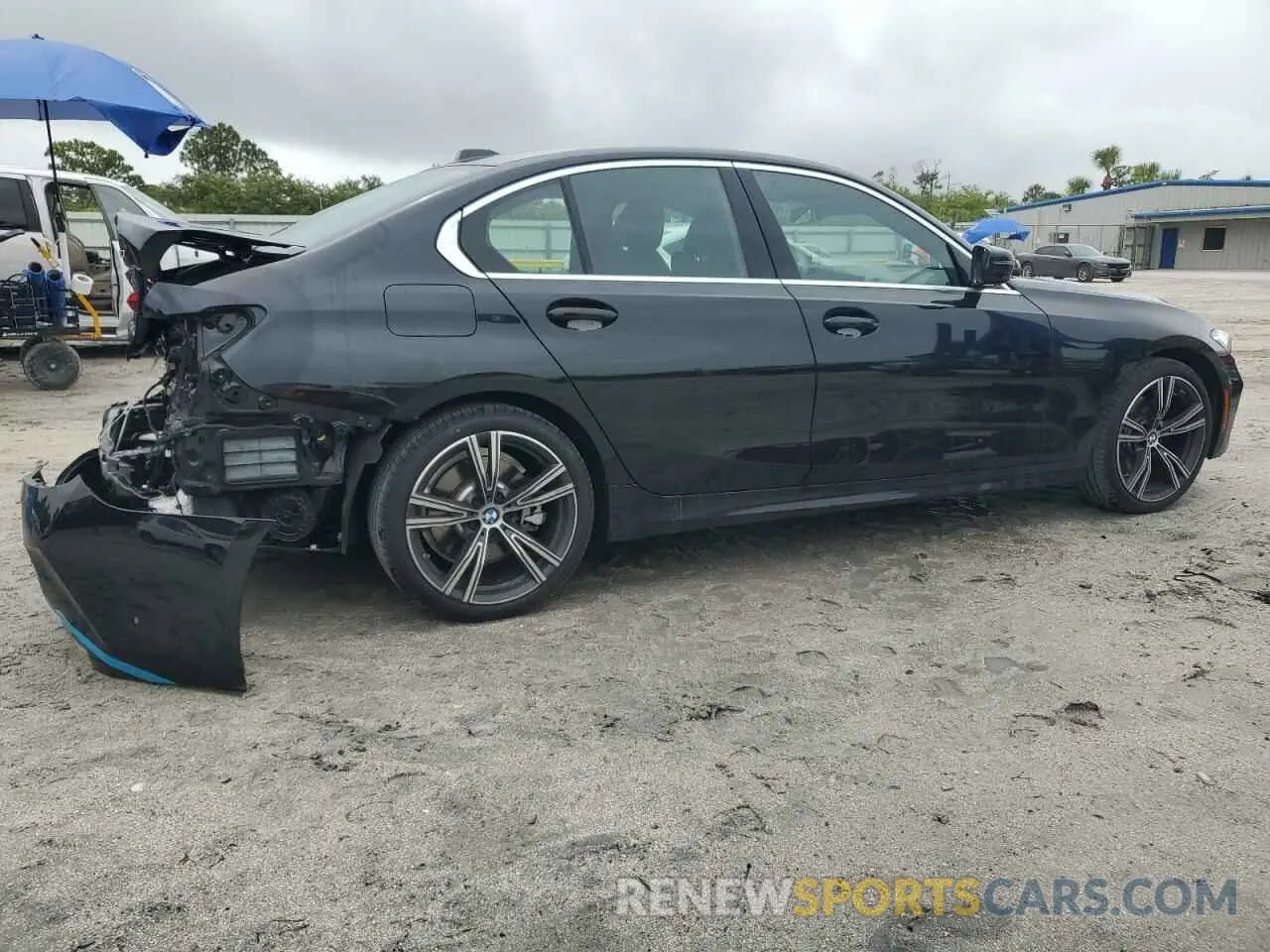 3 Photograph of a damaged car 3MW69FF08R8E46620 BMW 3 SERIES 2024