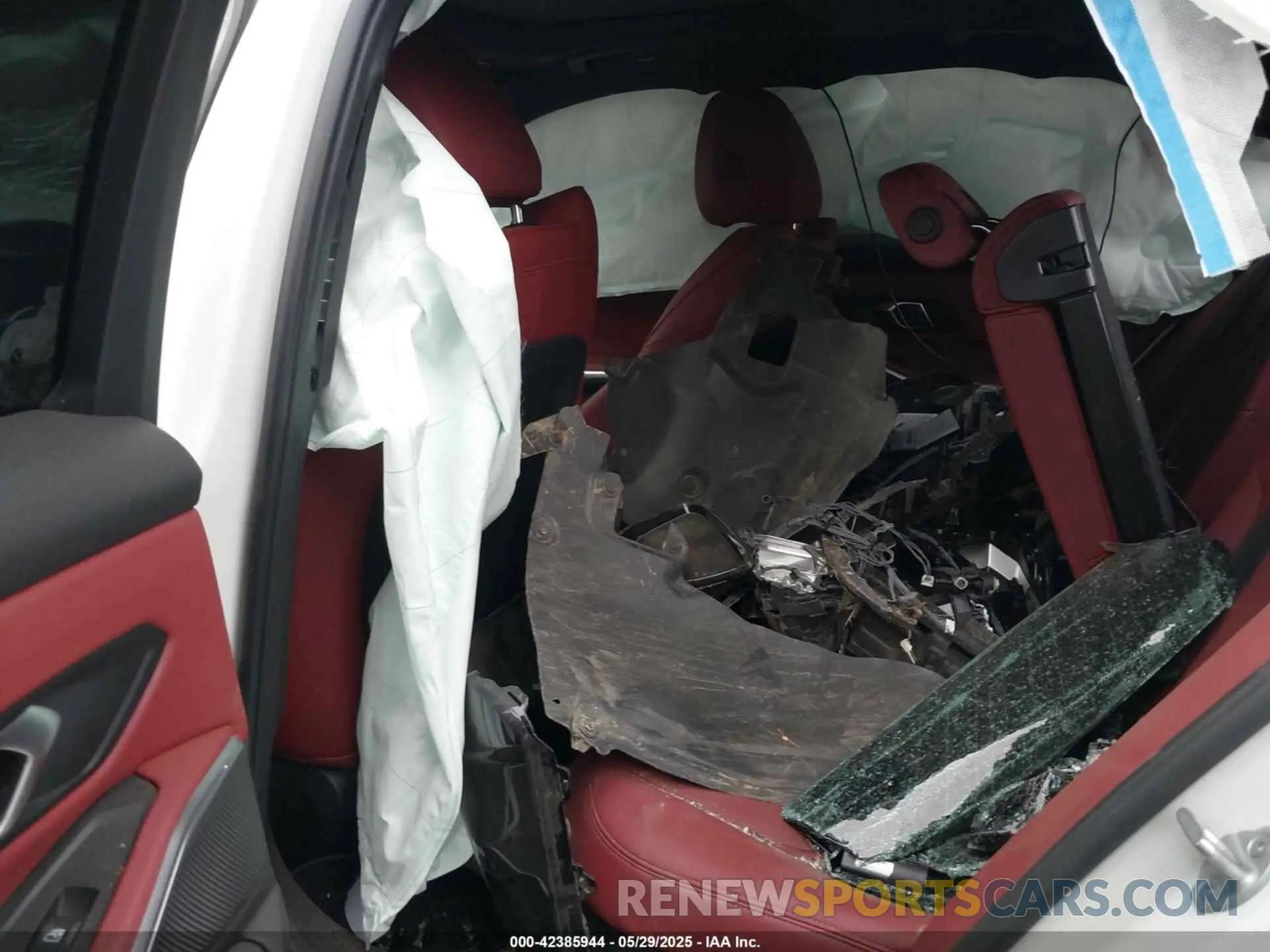 12 Photograph of a damaged car 3MW89FF04R8E44758 BMW 3 SERIES 2024