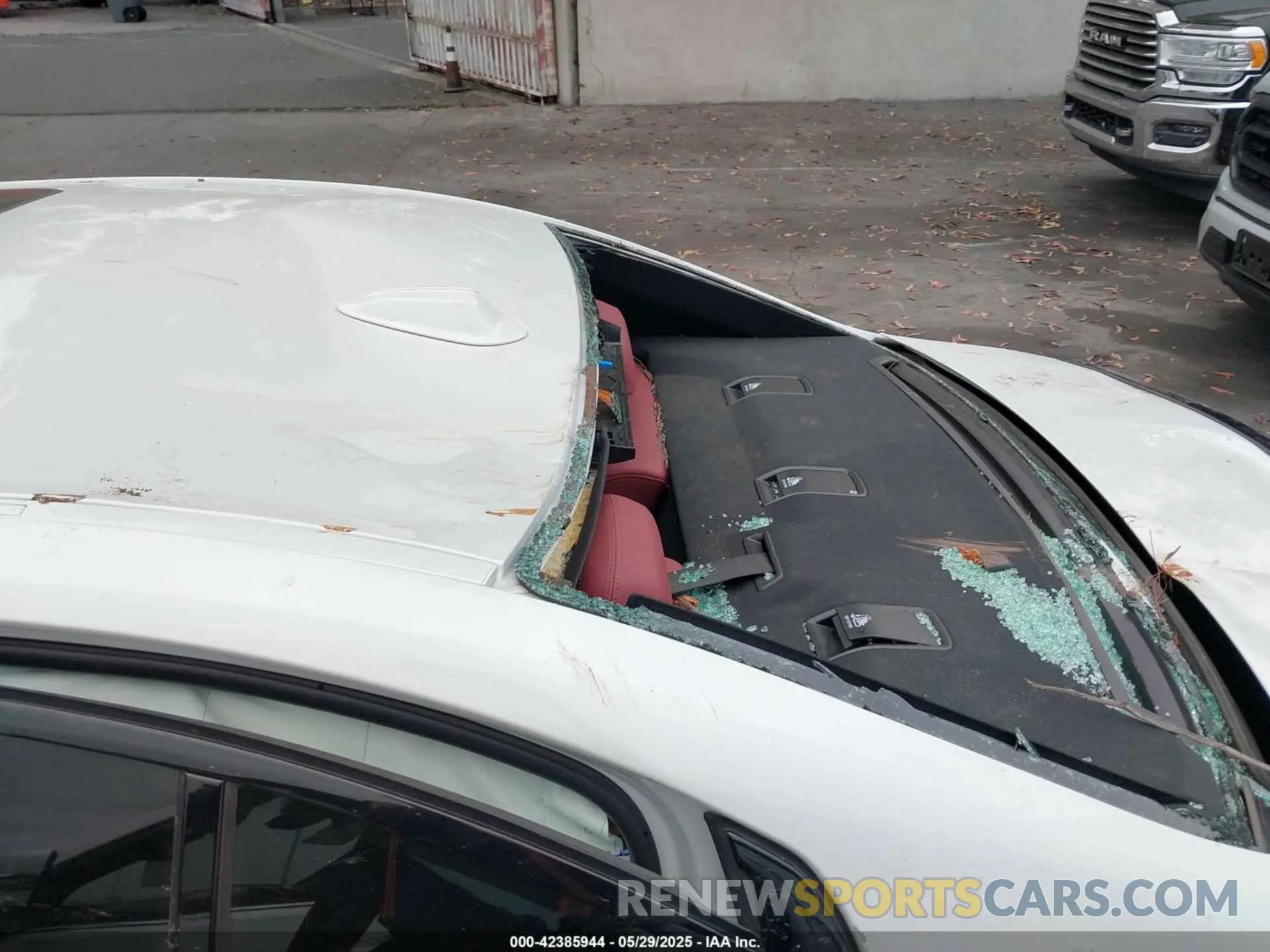 6 Photograph of a damaged car 3MW89FF04R8E44758 BMW 3 SERIES 2024