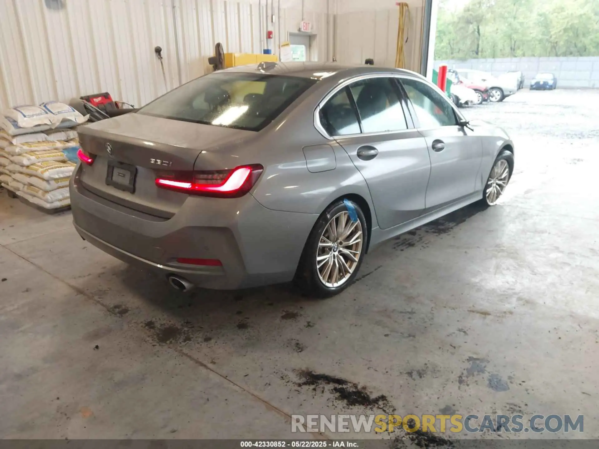 4 Photograph of a damaged car 3MW89FF05R8E54179 BMW 3 SERIES 2024